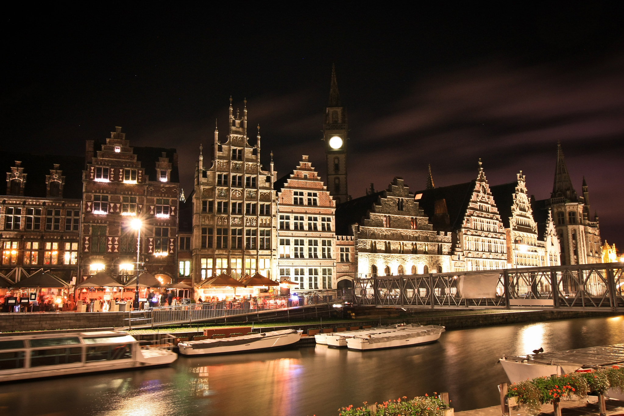 Sigma 10-20mm F3.5 EX DC HSM sample photo. Night european city gent photography