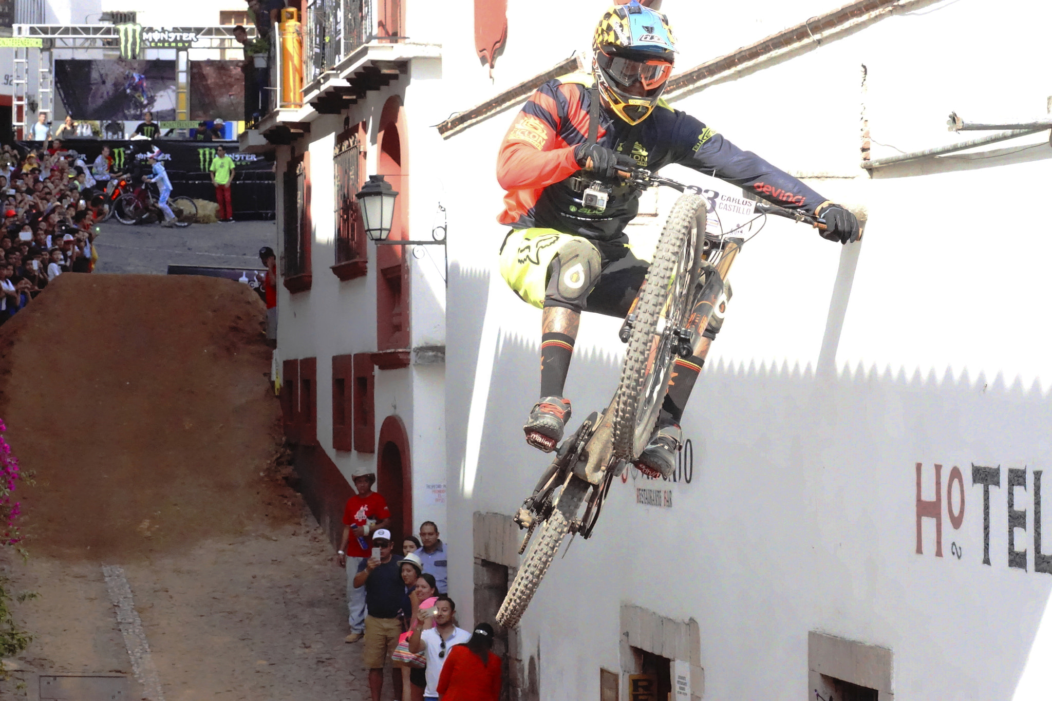 Sony ILCA-77M2 + Minolta/Sony AF 70-200mm F2.8 G sample photo. Downhill  taxco photography