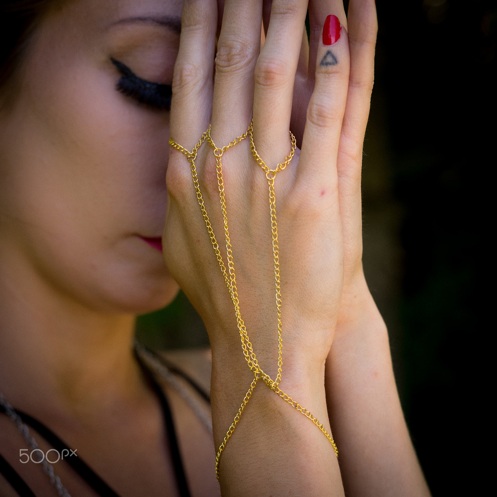 Sony a7 + Sony 50mm F1.4 sample photo. Gold photography
