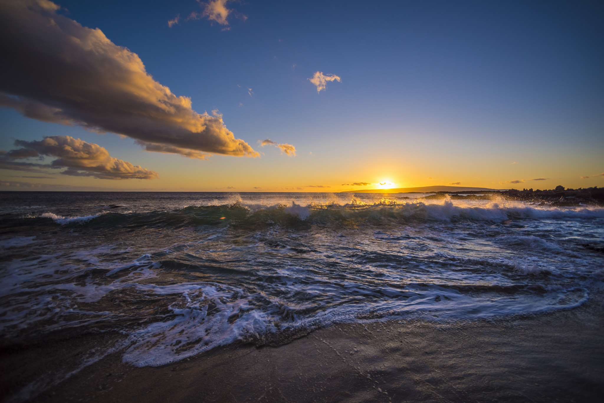 Nikon D810 + Nikon AF Nikkor 14mm F2.8D ED sample photo. Maui beach sunset photography