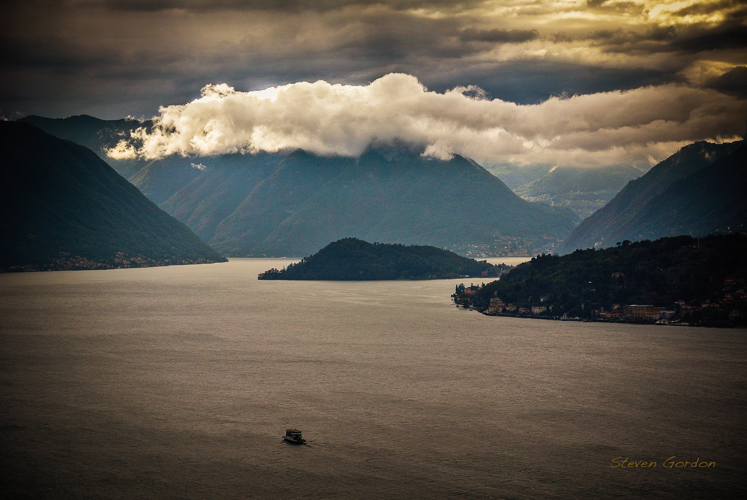 Nikon 1 Nikkor VR 30-110mm F3.8-5.6 sample photo. Lake como after the storm photography