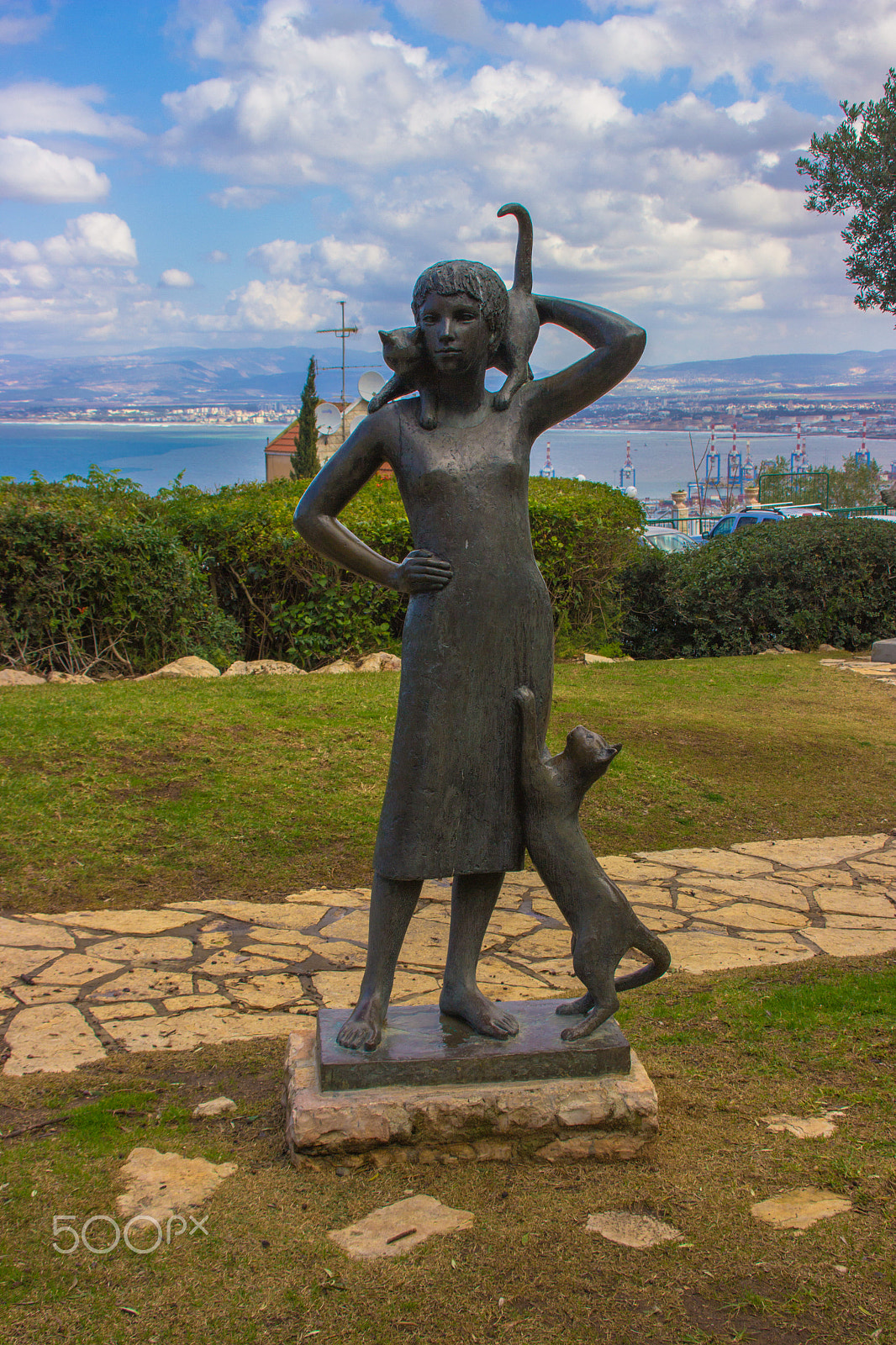 Canon EF 75-300mm F4.0-5.6 IS USM sample photo. Statue "girl with cats" in park on mount carmel in photography
