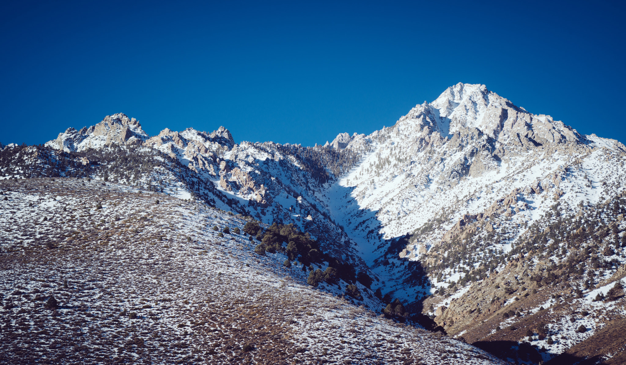 Nikon D800 + AF Zoom-Nikkor 35-70mm f/2.8 sample photo. Kearsarge and independence peaks, ca photography