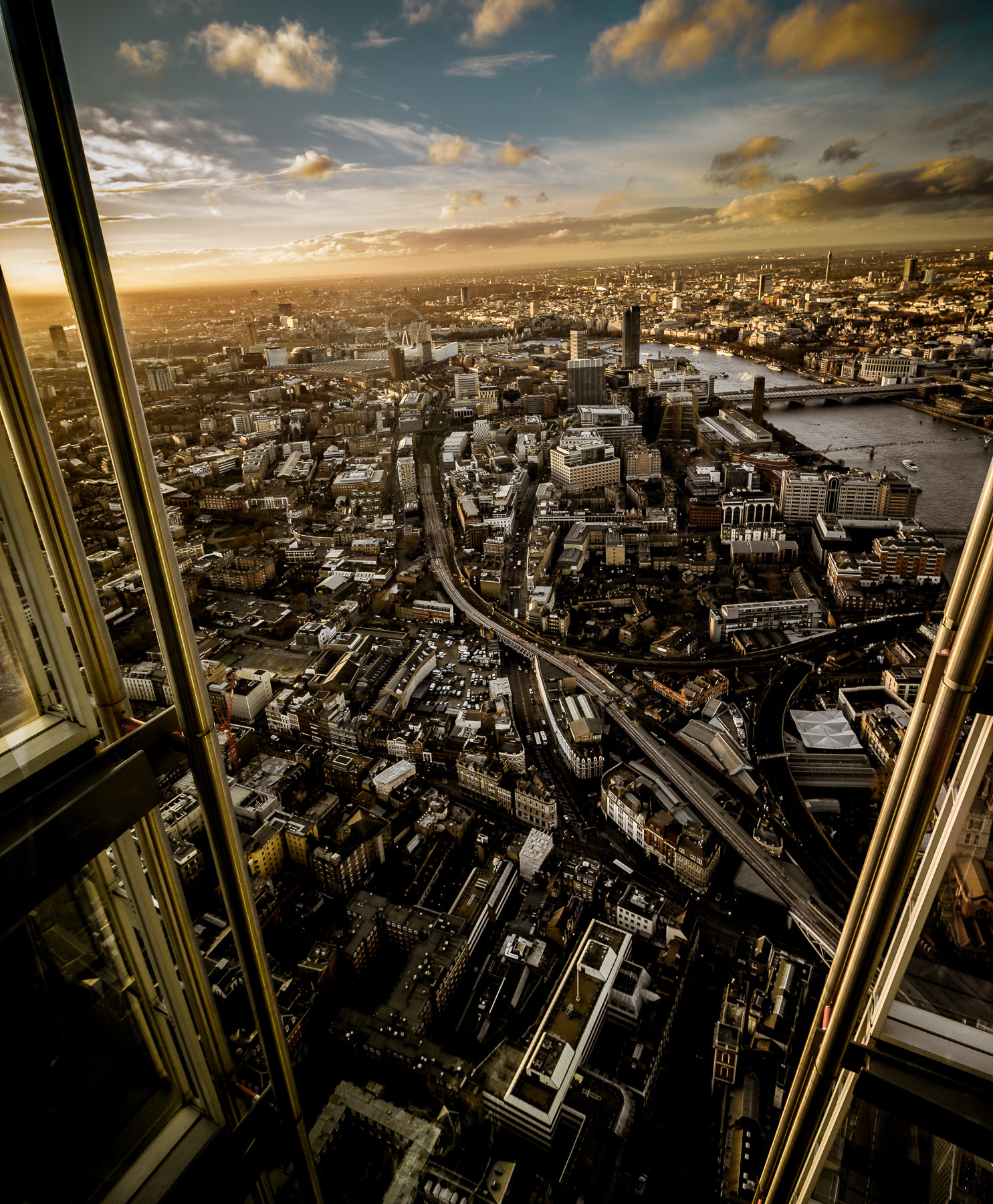 Canon EF-S 10-18mm F4.5–5.6 IS STM sample photo. The shard sunset photography
