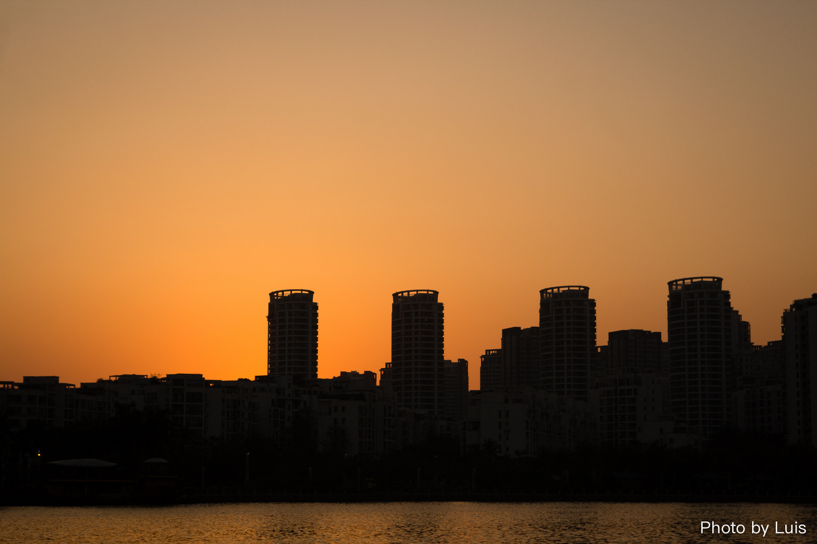 Canon EOS 600D (Rebel EOS T3i / EOS Kiss X5) sample photo. 前山河傍晚 photography