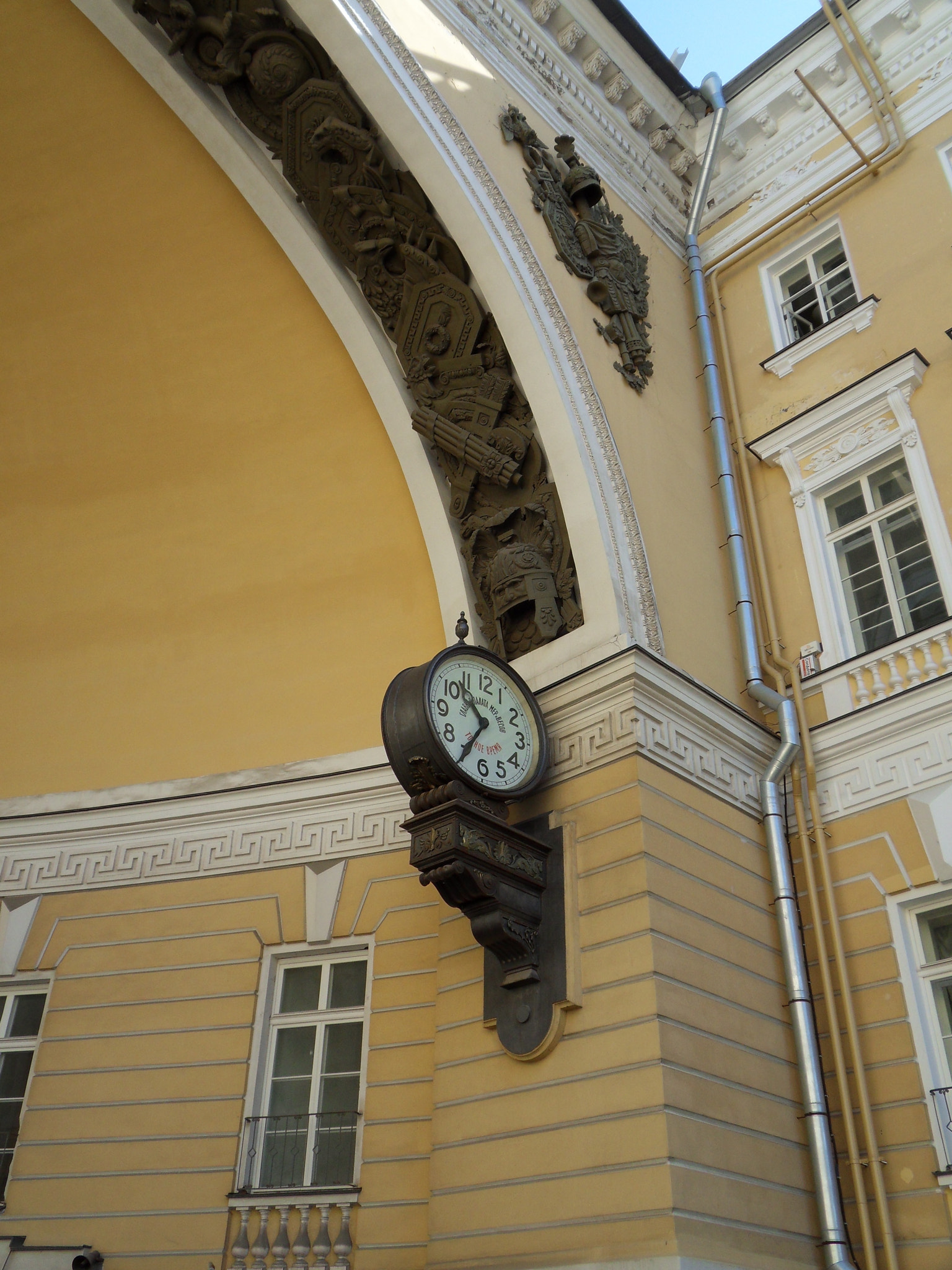 Samsung WB550, WB560 / VLUU WB550 /  HZ15W sample photo. Clock arch photography