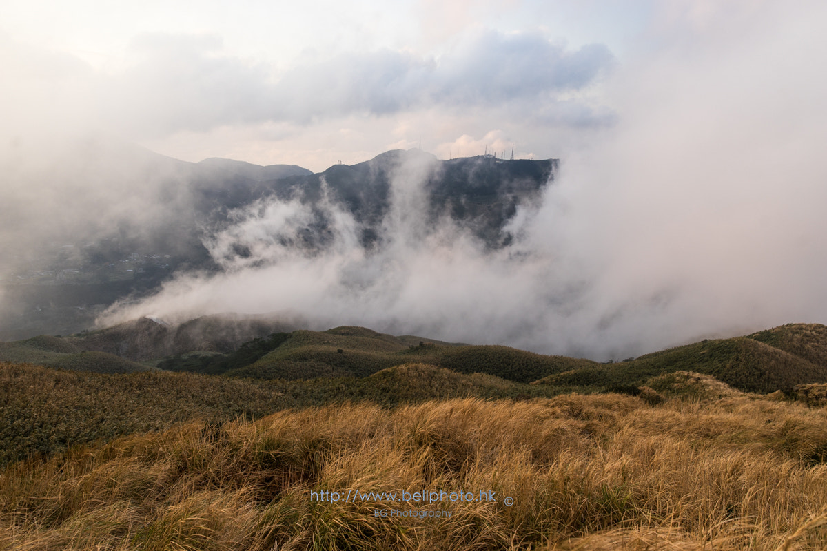 Sony a7 II + Canon EF 85mm F1.2L II USM sample photo. Waving clouds. photography