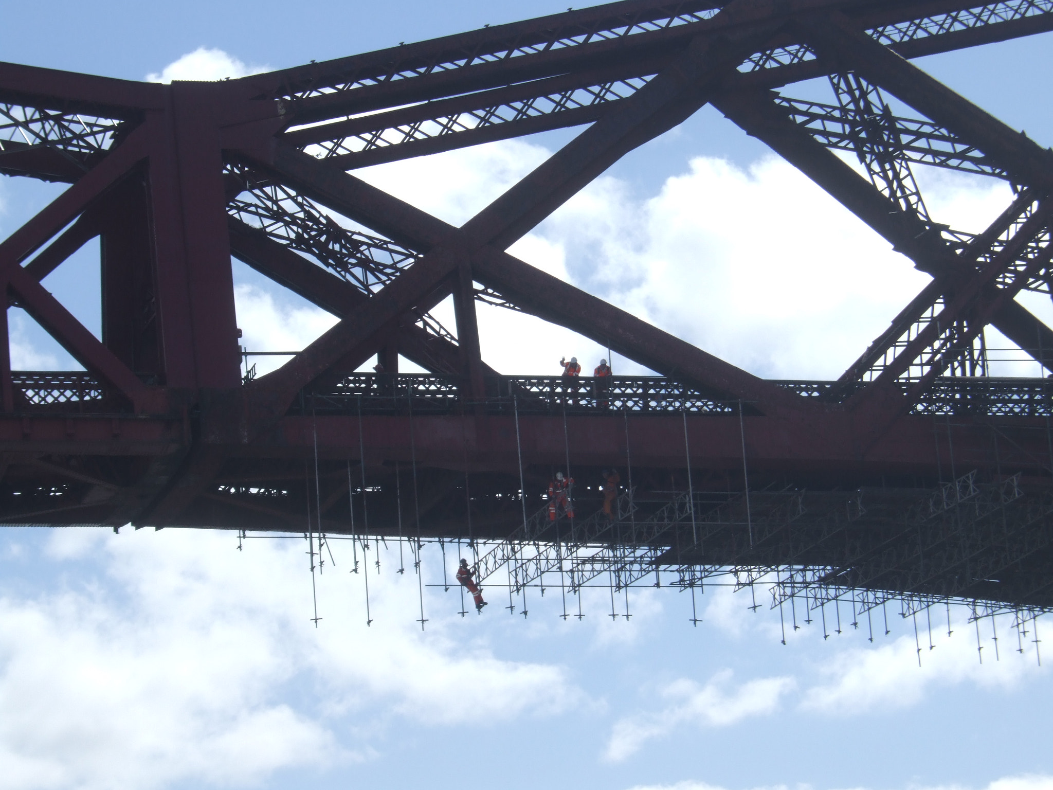 Fujifilm FinePix E900 sample photo. Workers climbling forth bridge (edimburg) photography