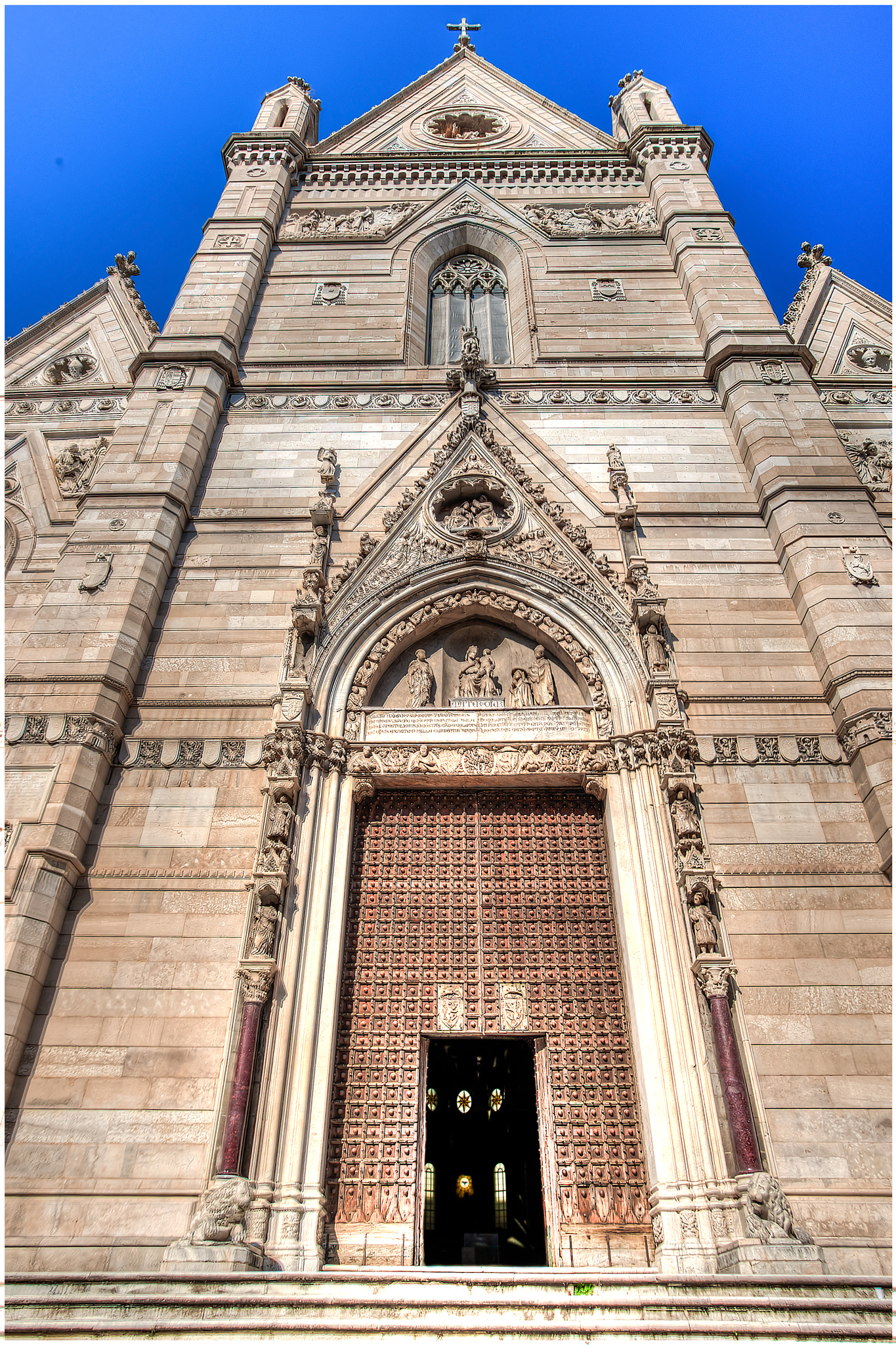 Canon EOS-1D Mark III sample photo. Naples church photography
