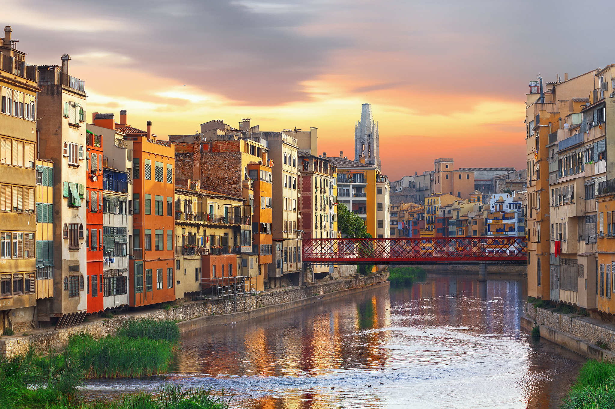Canon EF 70-210mm f/4 sample photo. Sunset in old girona town,  view on river onyar photography