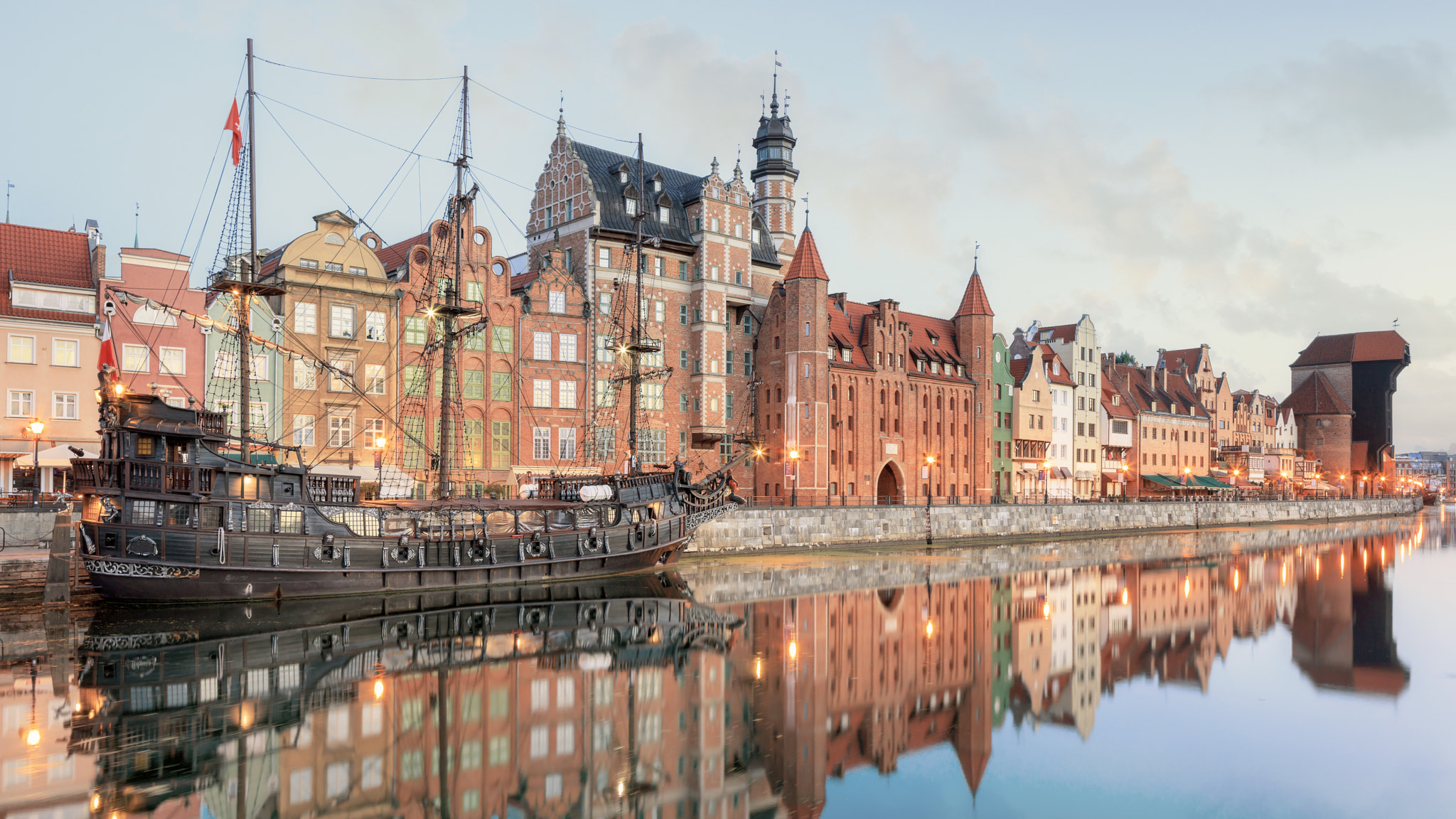 Canon TS-E 24.0mm f/3.5 L II sample photo. Central quay of gdansk, poland photography