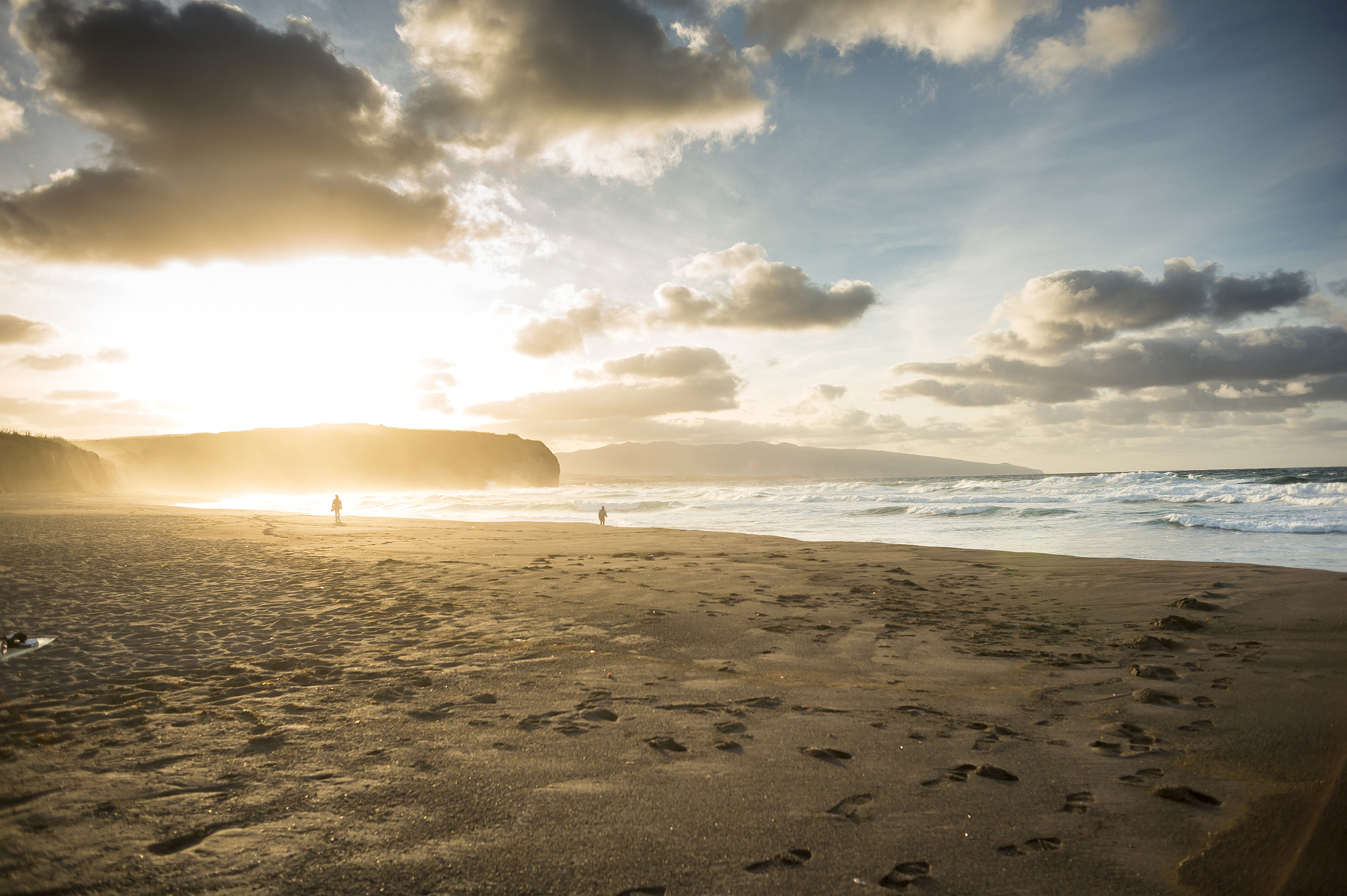 Nikon D4 + Nikon AF Nikkor 24mm F2.8D sample photo. Staring at the sea photography