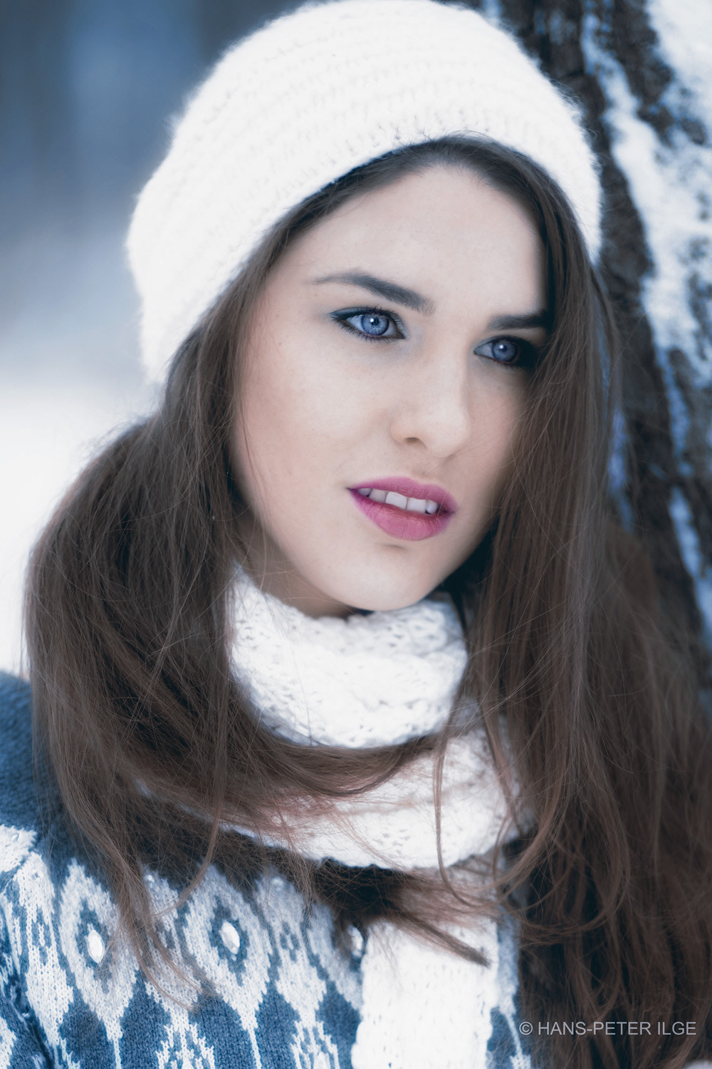 Sony a7R II + Canon EF 85mm F1.2L II USM sample photo. Winter portrait photography