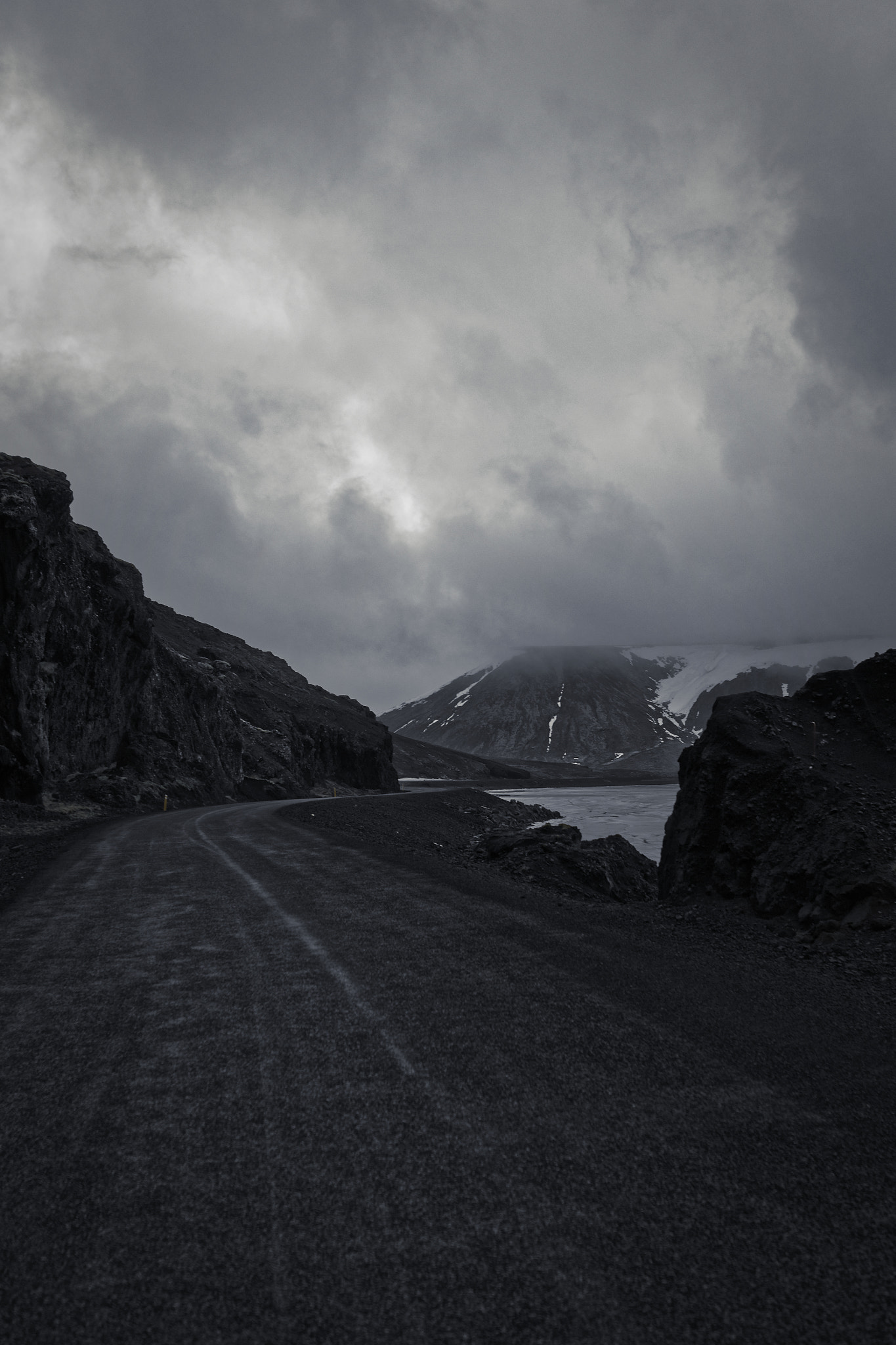 Canon EOS-1Ds Mark III sample photo. Road to nowhere photography