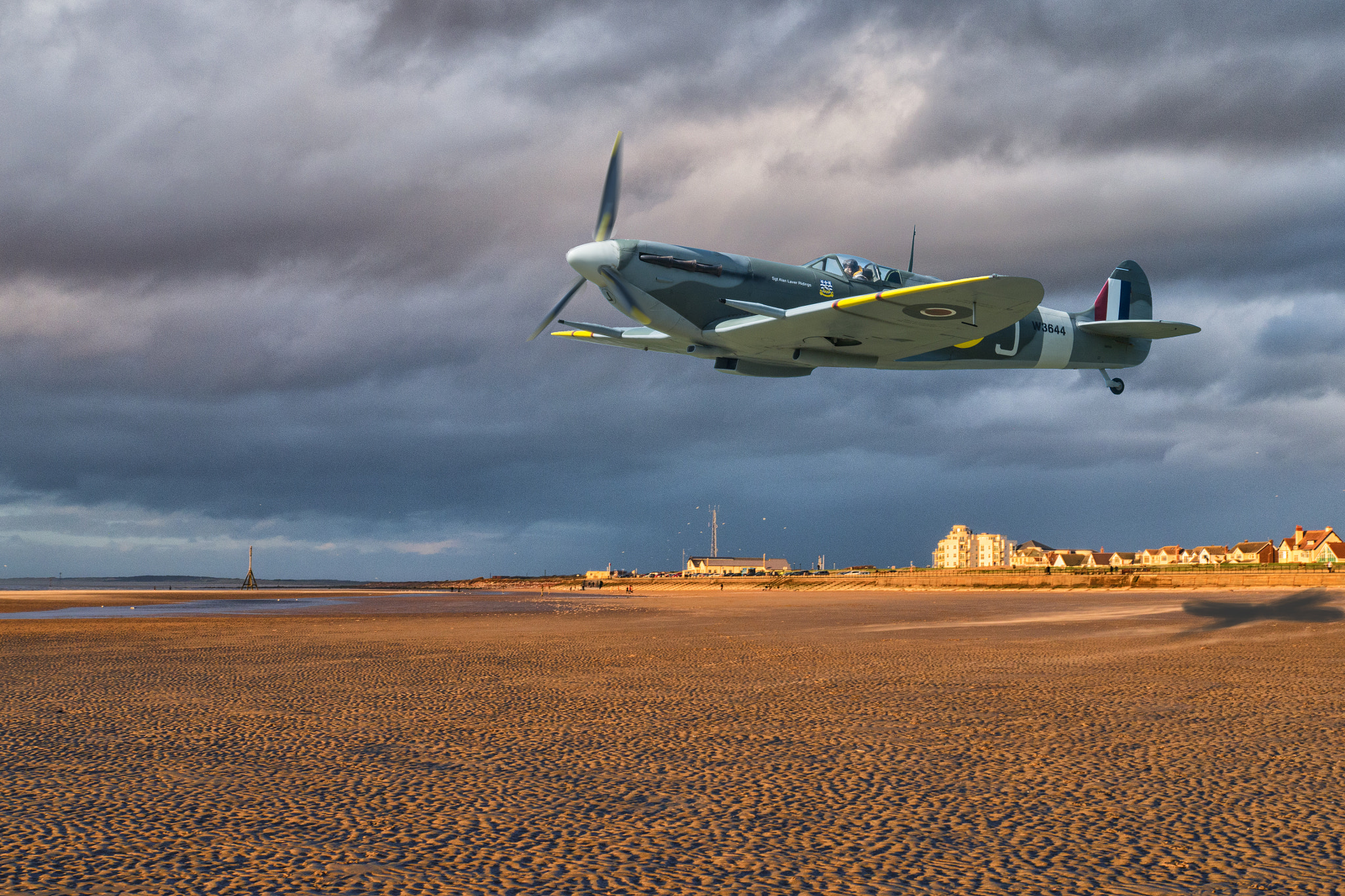 Panasonic Lumix DMC-G6 + Panasonic Leica DG Summilux 25mm F1.4 II ASPH sample photo. Crosby fly past photography