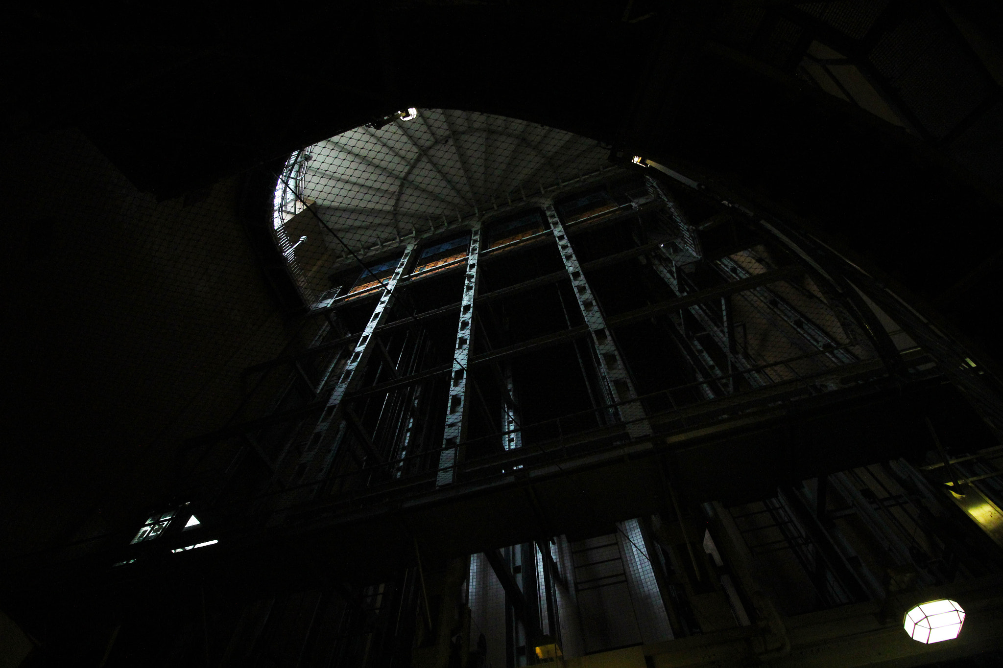 Canon EF-S 10-18mm F4.5–5.6 IS STM sample photo. A huge elevator photography