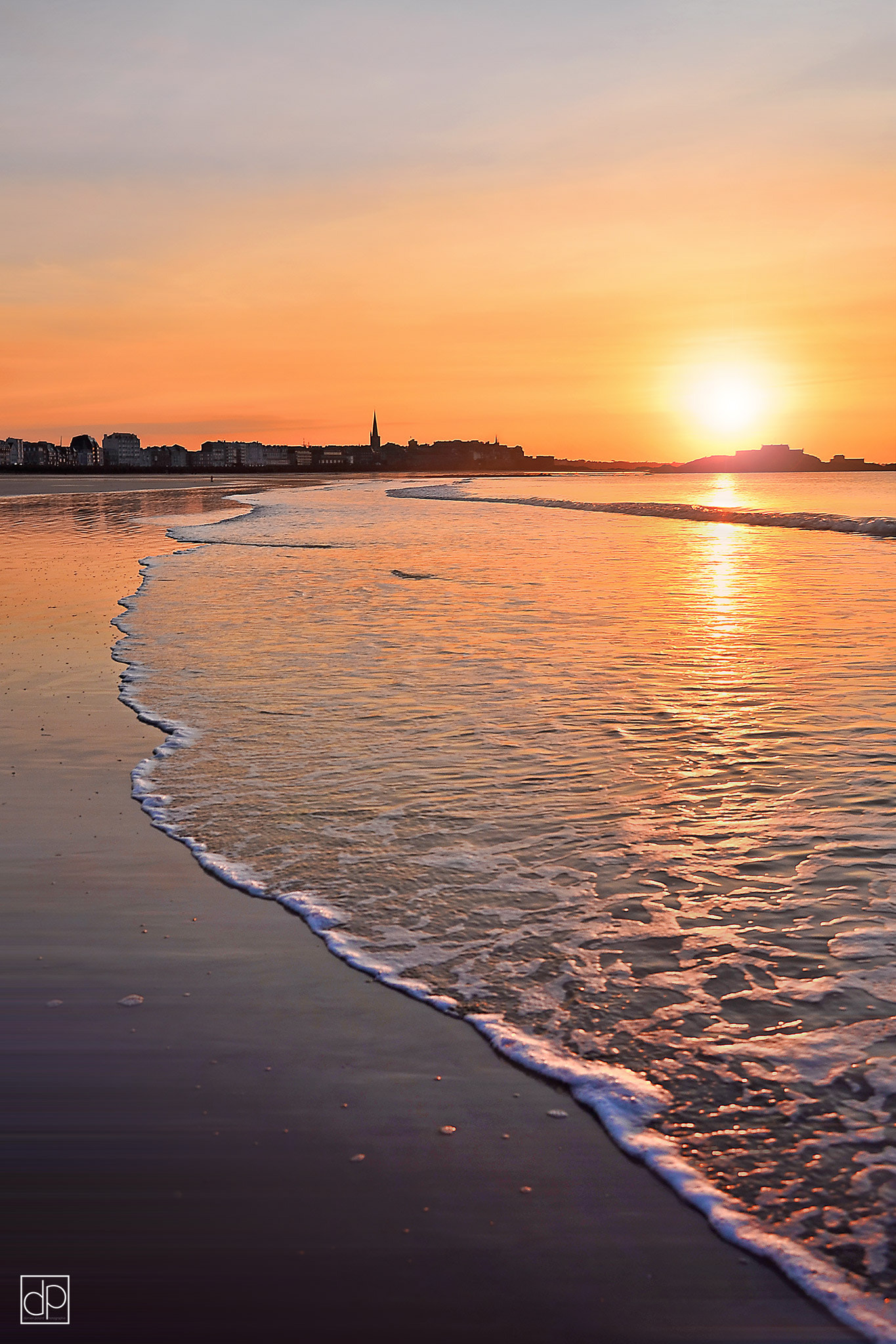 Nikon D7000 + AF Nikkor 18mm f/2.8D sample photo. Coucher de soleil sur saint-malo photography