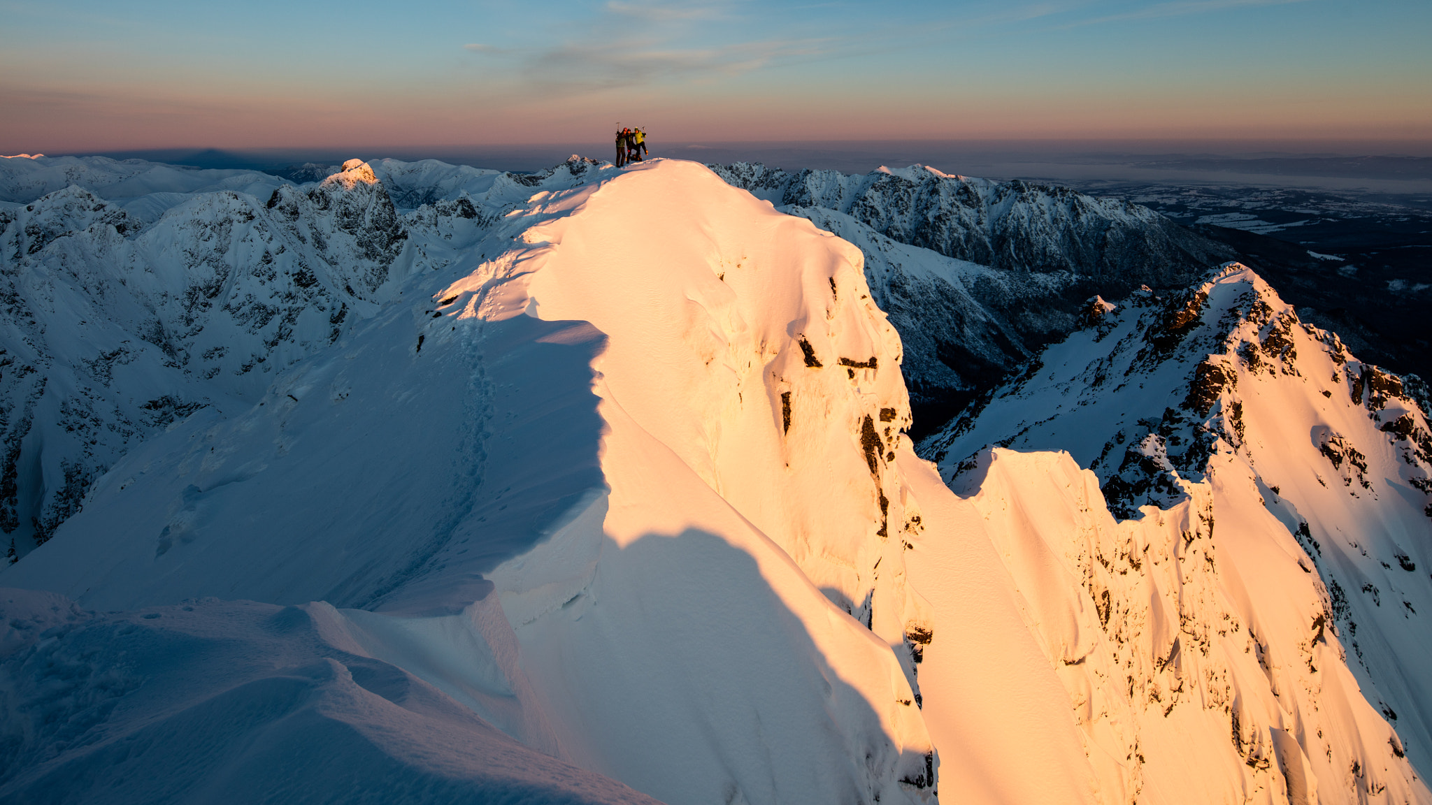 Canon EOS 5DS R + Canon TS-E 17mm F4L Tilt-Shift sample photo. Peaking rysy at sunrise photography