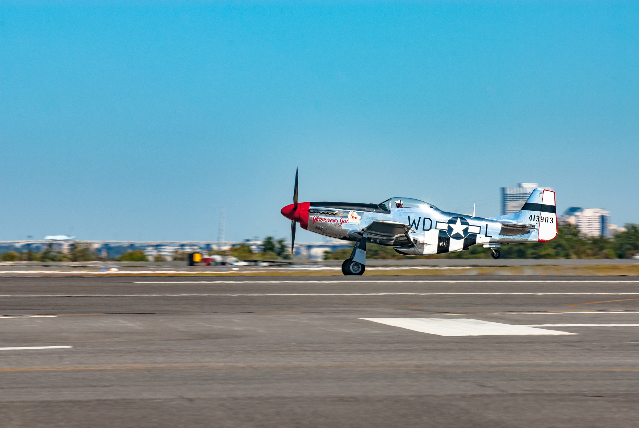 Nikon D200 sample photo. Mustang landing roll photography