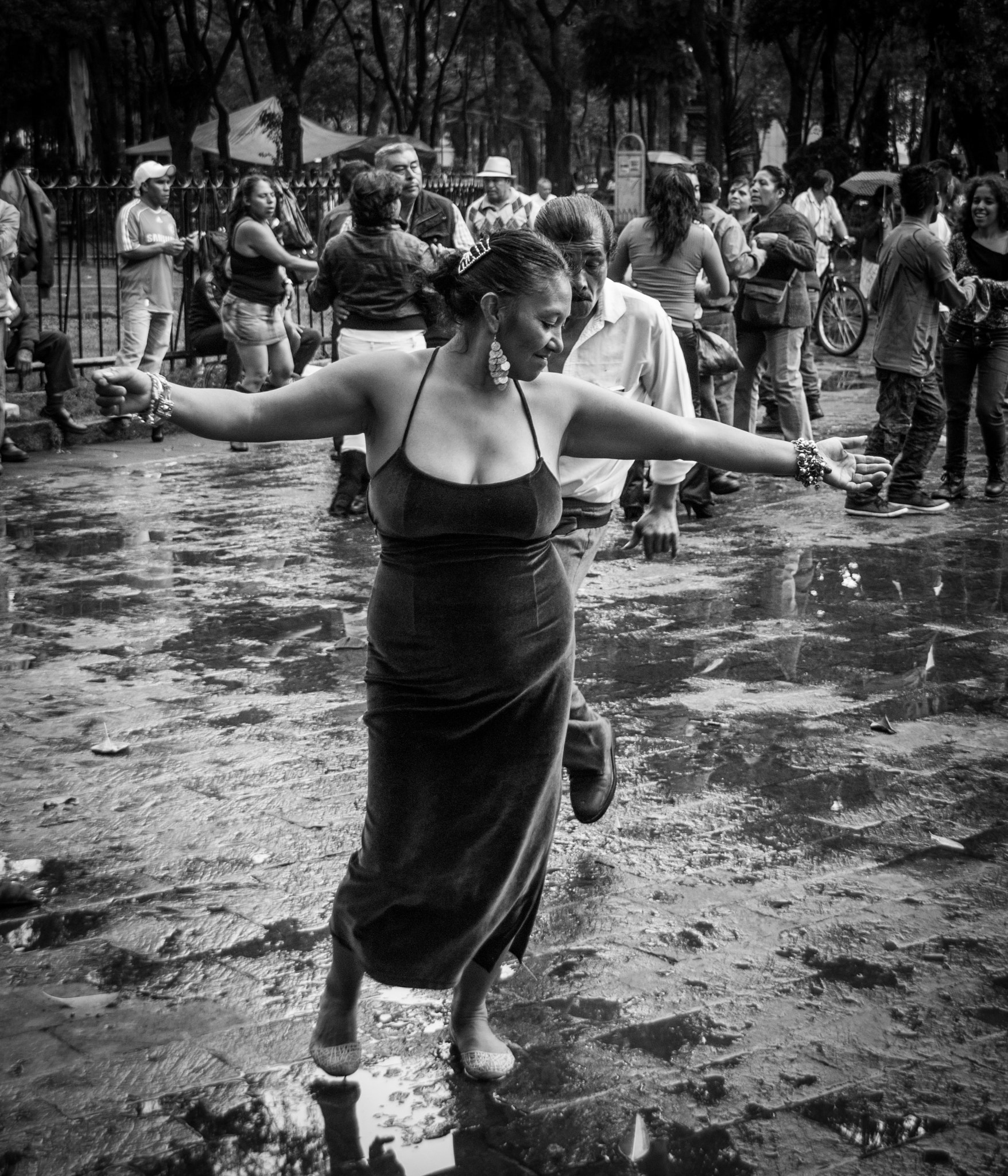 Sony Alpha DSLR-A200 + Sigma 17-70mm F2.8-4.5 (D) sample photo. Urben dance, baile callejero. photography
