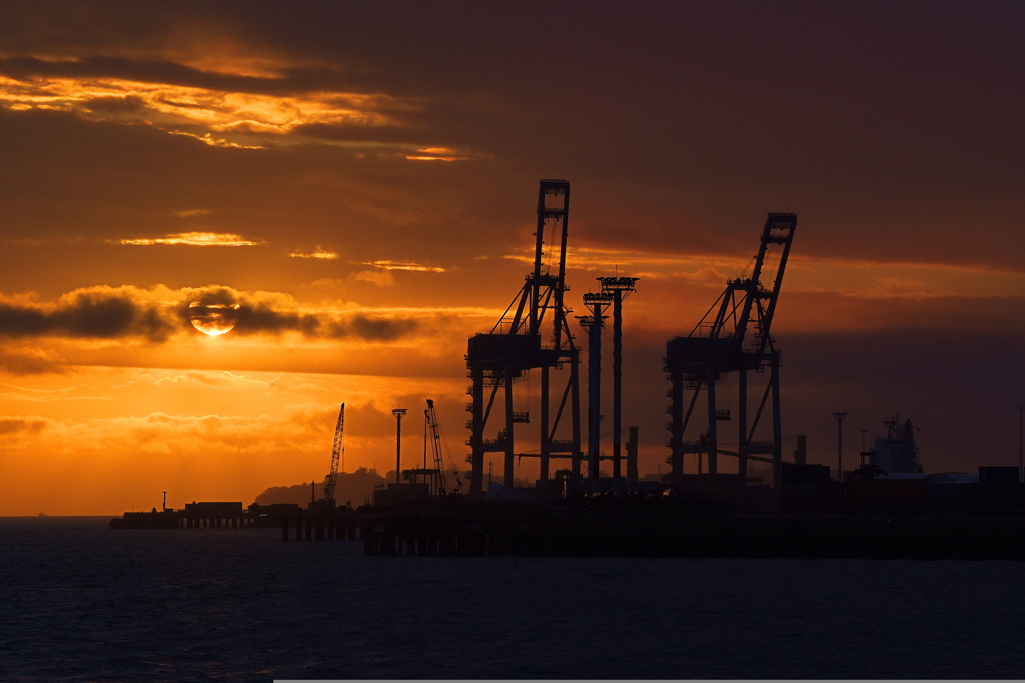 AF Zoom-Nikkor 70-300mm f/4-5.6D ED sample photo. Sunrise guardians photography