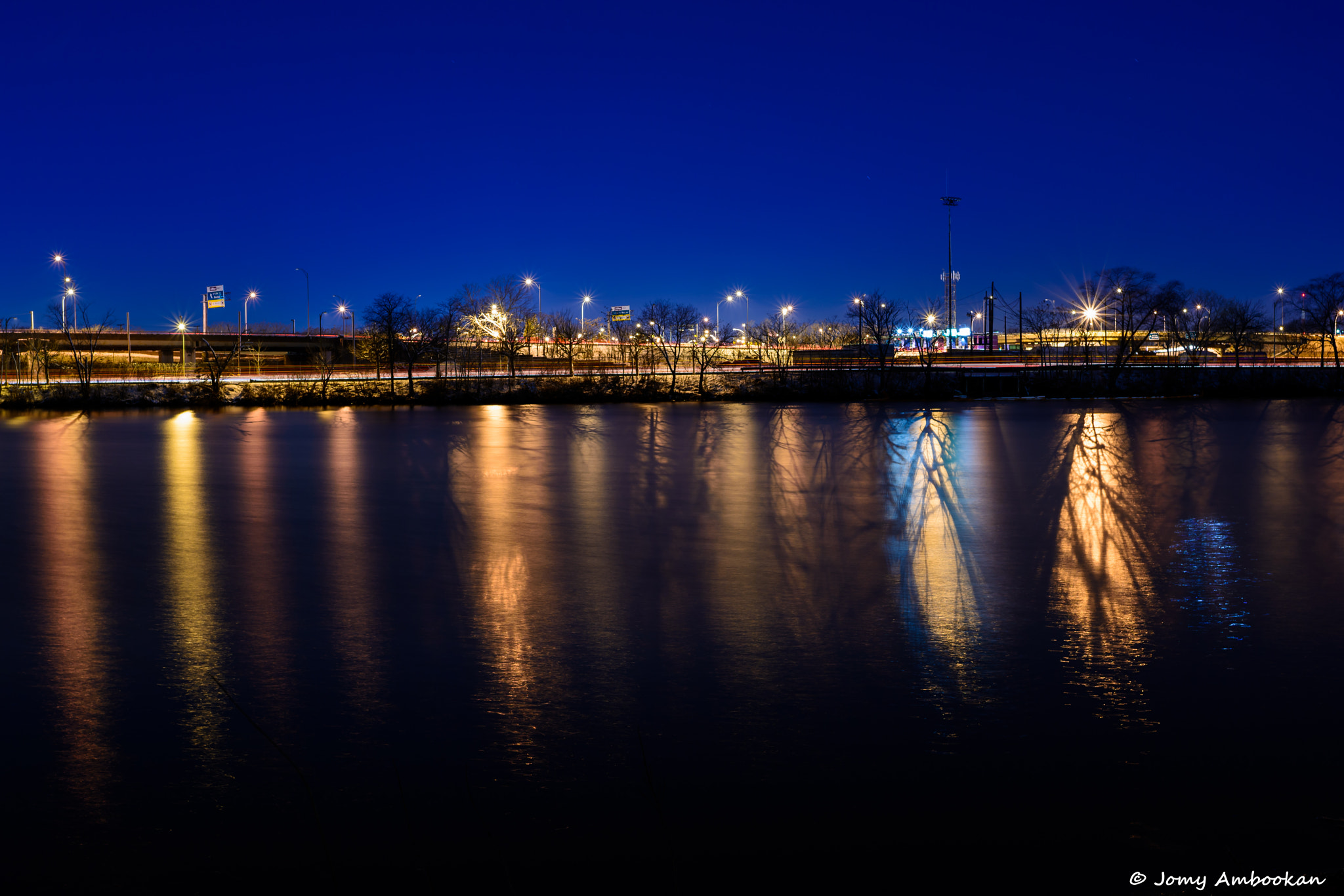 Nikon D5200 + Nikon AF-S Nikkor 24mm F1.8G ED sample photo. Shadow of the tree photography