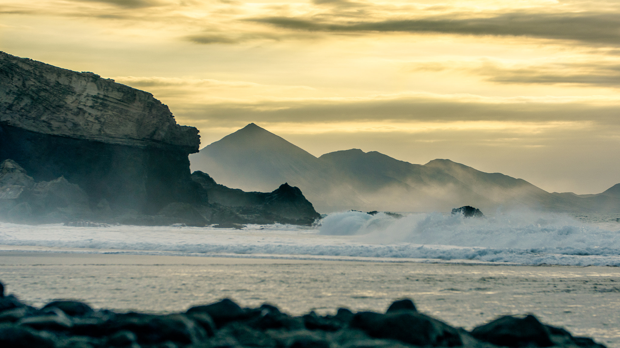 Canon EF 70-300mm F4-5.6L IS USM sample photo. Pyramid at la pared, fuerteventura photography