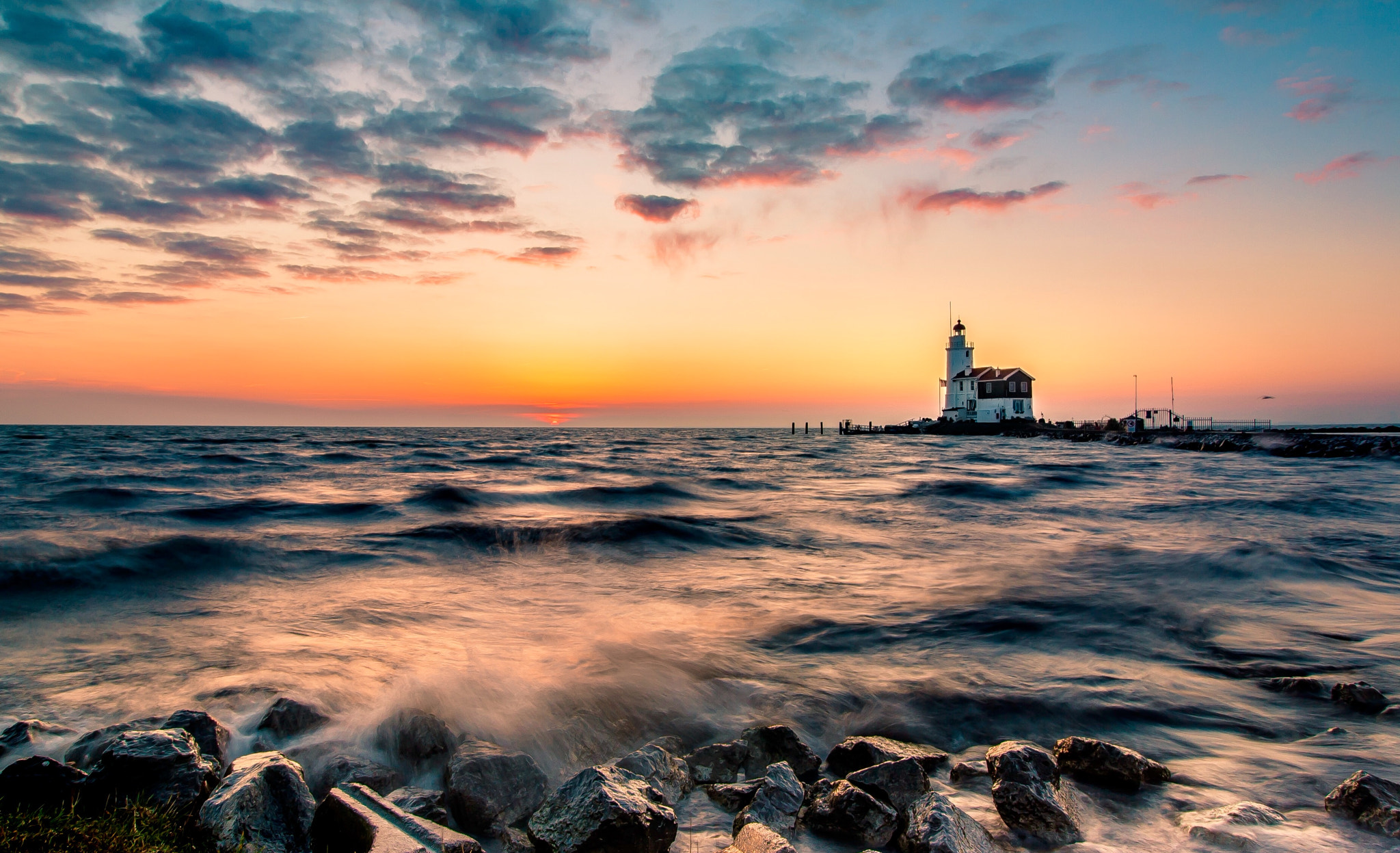 Canon EF-S 10-18mm F4.5–5.6 IS STM sample photo. Famous dutch lighthouse photography