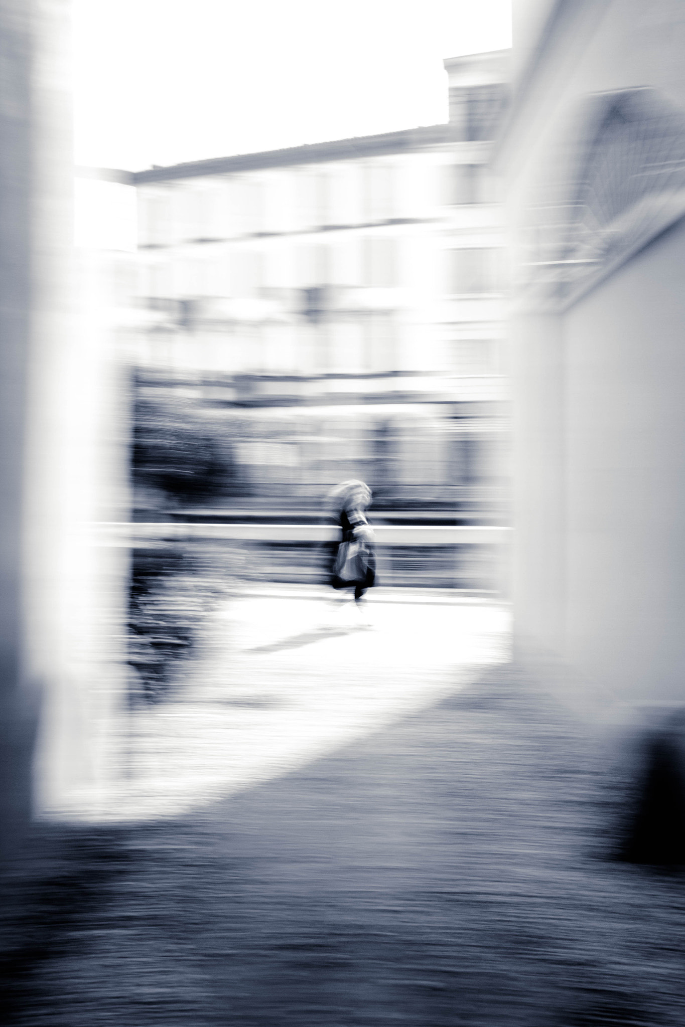 Canon EOS 7D + Canon EF 20mm F2.8 USM sample photo. Blue movement photography