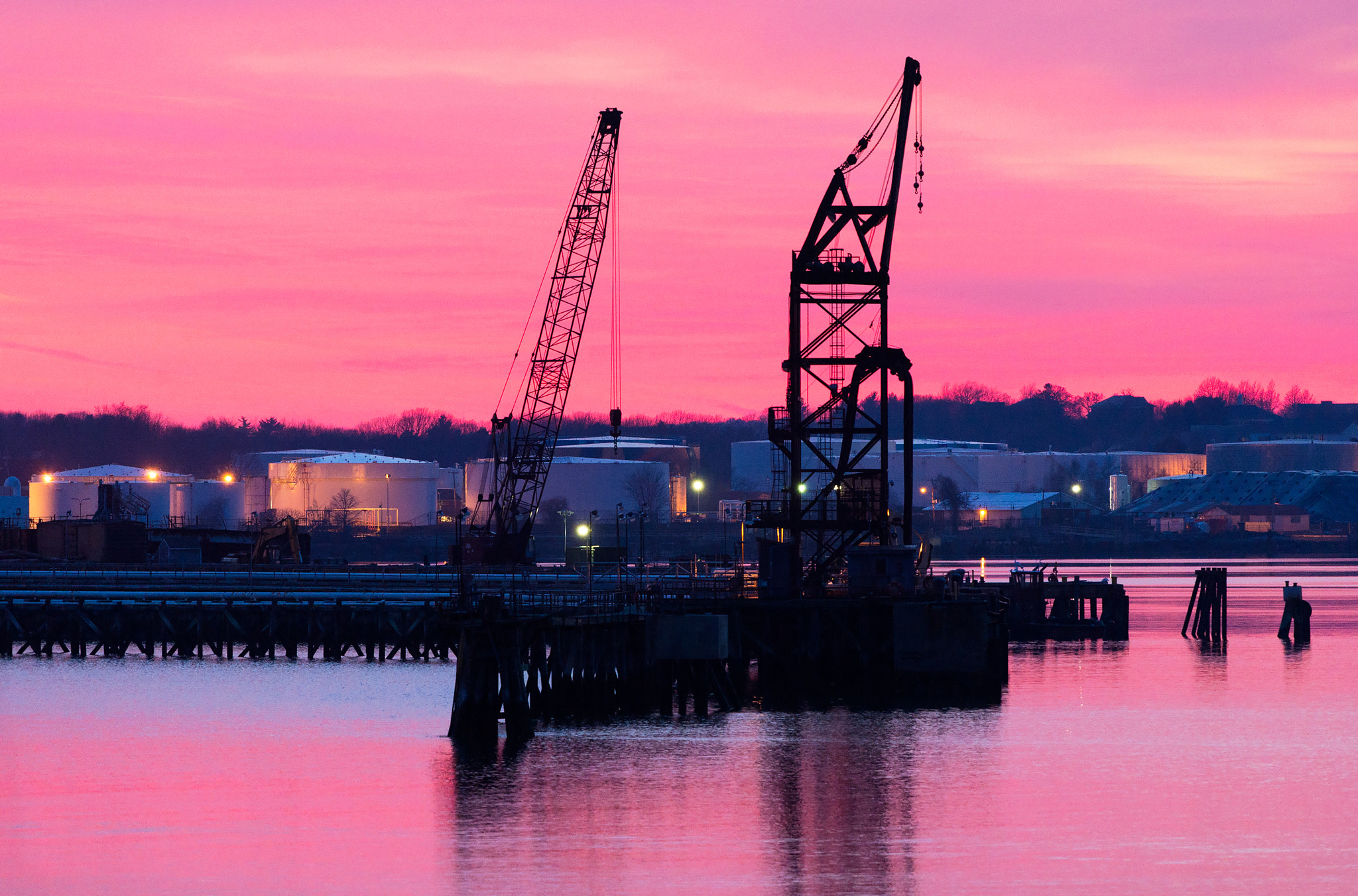Nikon AF-S Nikkor 200-500mm F5.6E ED VR sample photo. Pink sky terminal photography