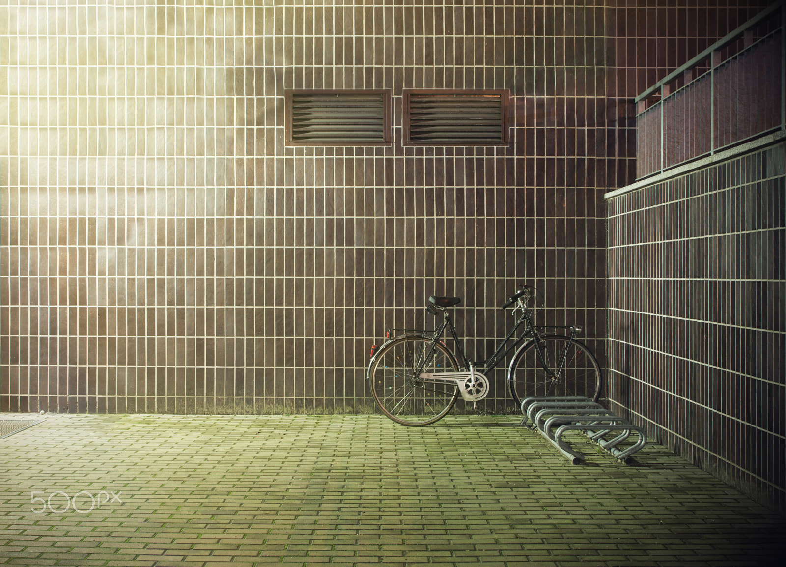 Nikon D610 + Sigma 18-50mm F3.5-5.6 DC sample photo. Vintage bicycle near the concrete wall photography