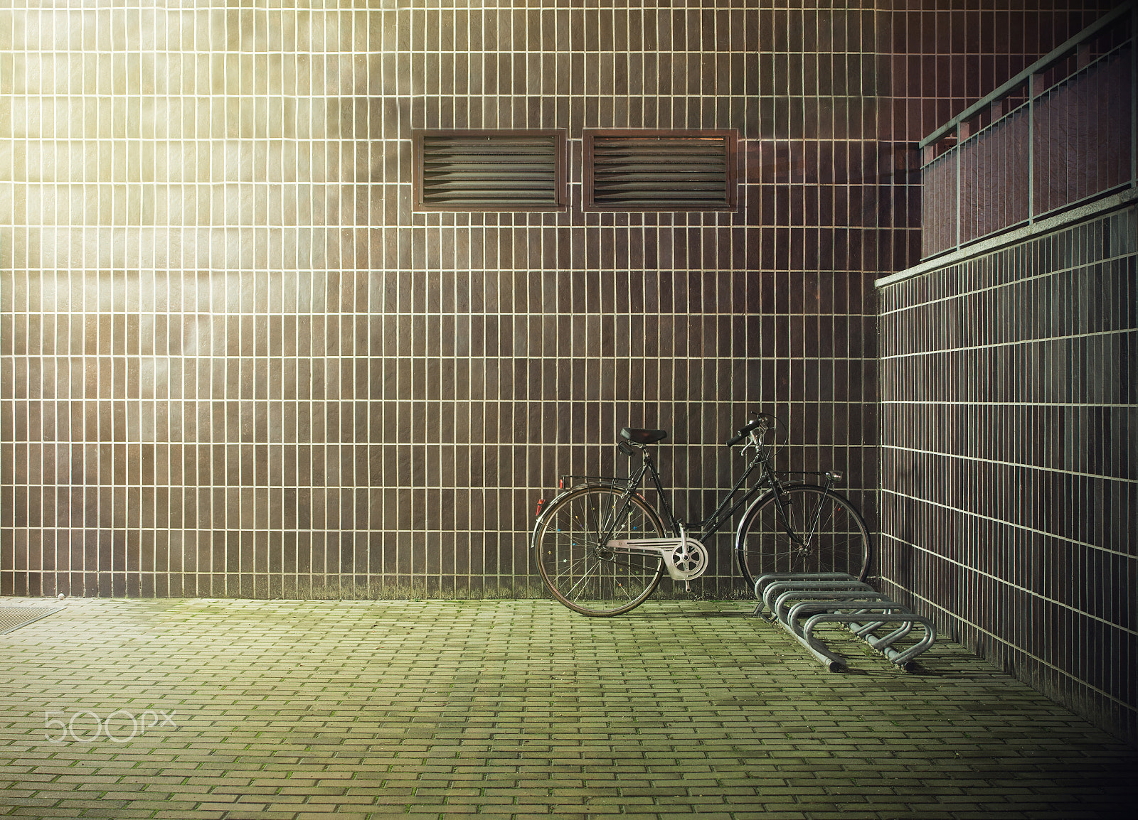 Sigma 18-50mm F3.5-5.6 DC sample photo. Vintage bicycle near the concrete wall photography