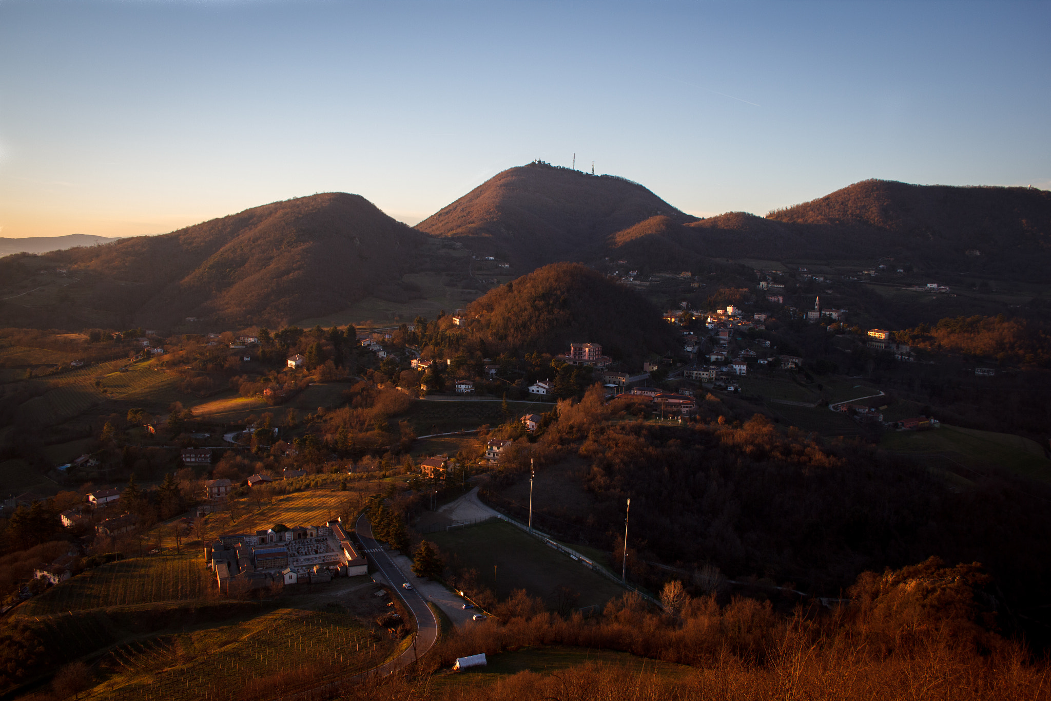 Canon EF-S 18-55mm F3.5-5.6 sample photo. Rocca pendice photography