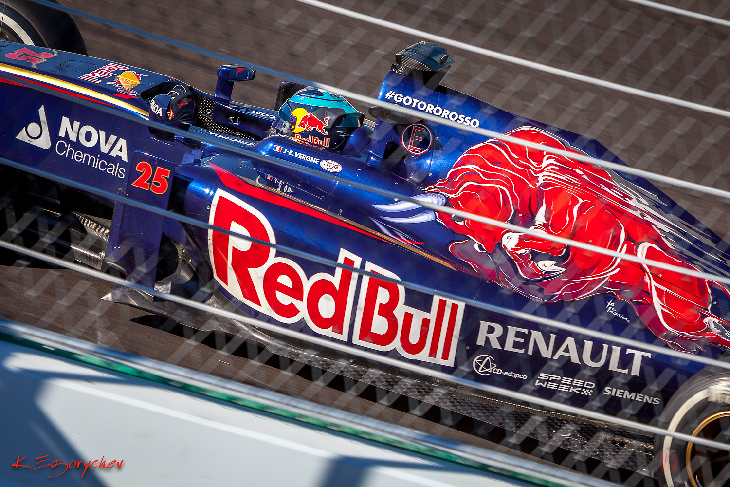 Canon EOS 5D Mark II + Canon EF 70-200mm F2.8L IS USM sample photo. Jean-eric verne (toro rosso), russian grand prix photography