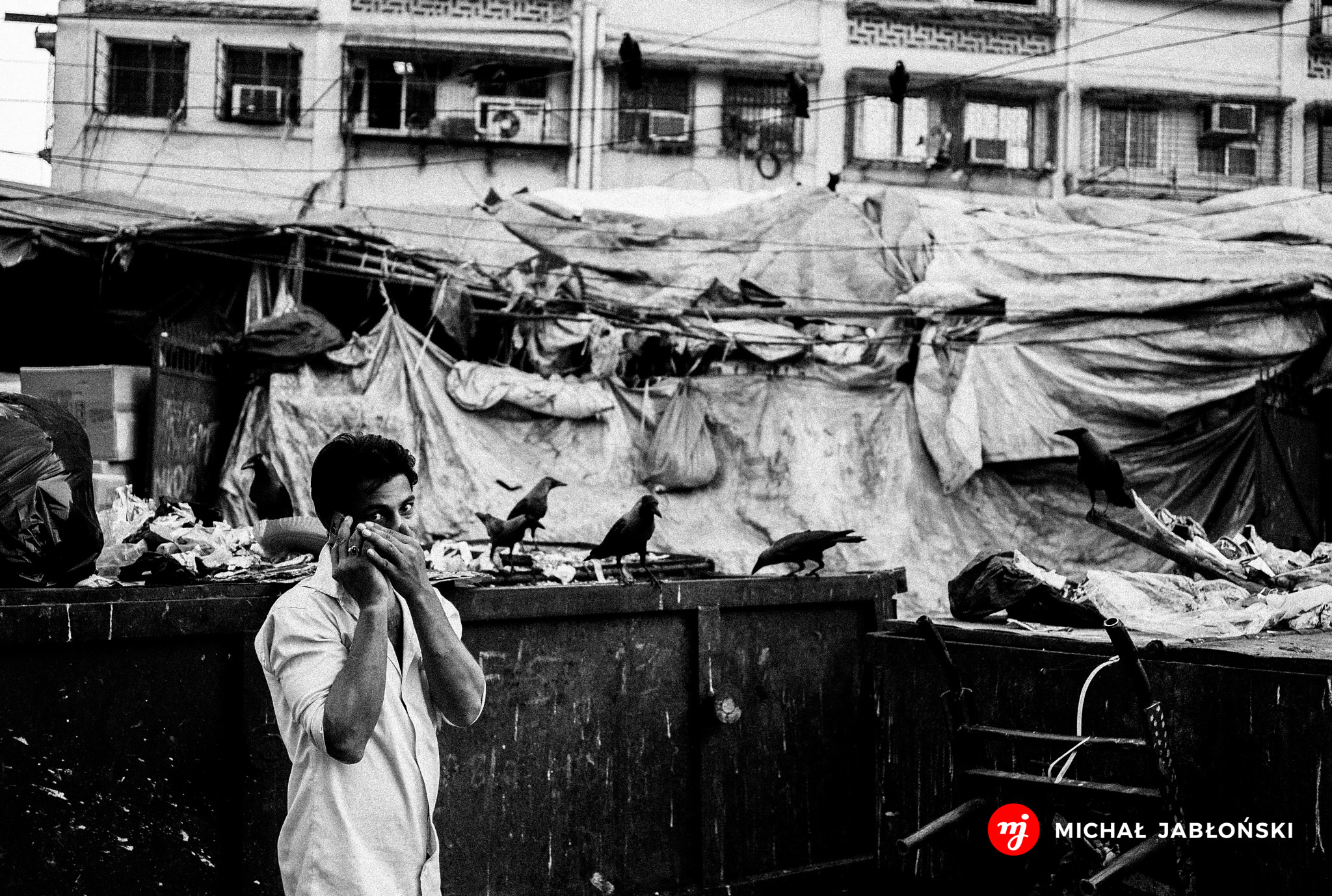 Leica M8 + Leica Elmarit-M 28mm f/2.8 (IV) sample photo. Man trying to speak over a phone on loudy street photography