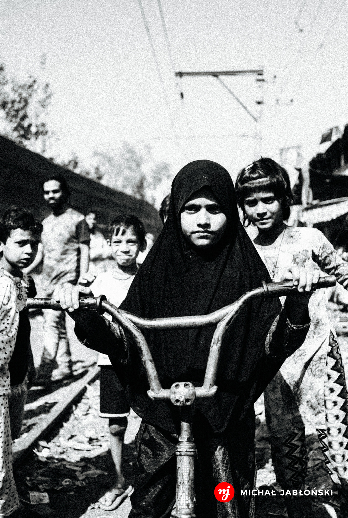 Leica M8 + Leica Elmarit-M 28mm f/2.8 (IV) sample photo. Muslim girl in dharavi district photography