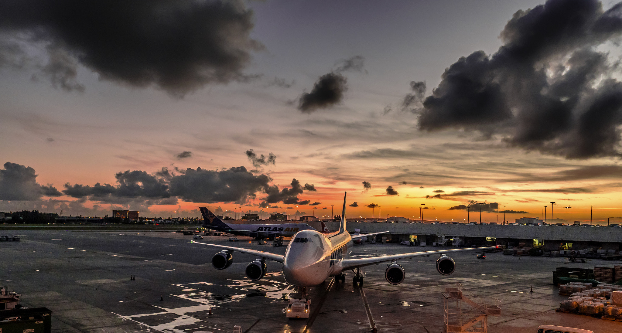 Panasonic Lumix DMC-GX8 + Olympus M.Zuiko Digital ED 7-14mm F2.8 PRO sample photo. Sunset  over miami airport photography