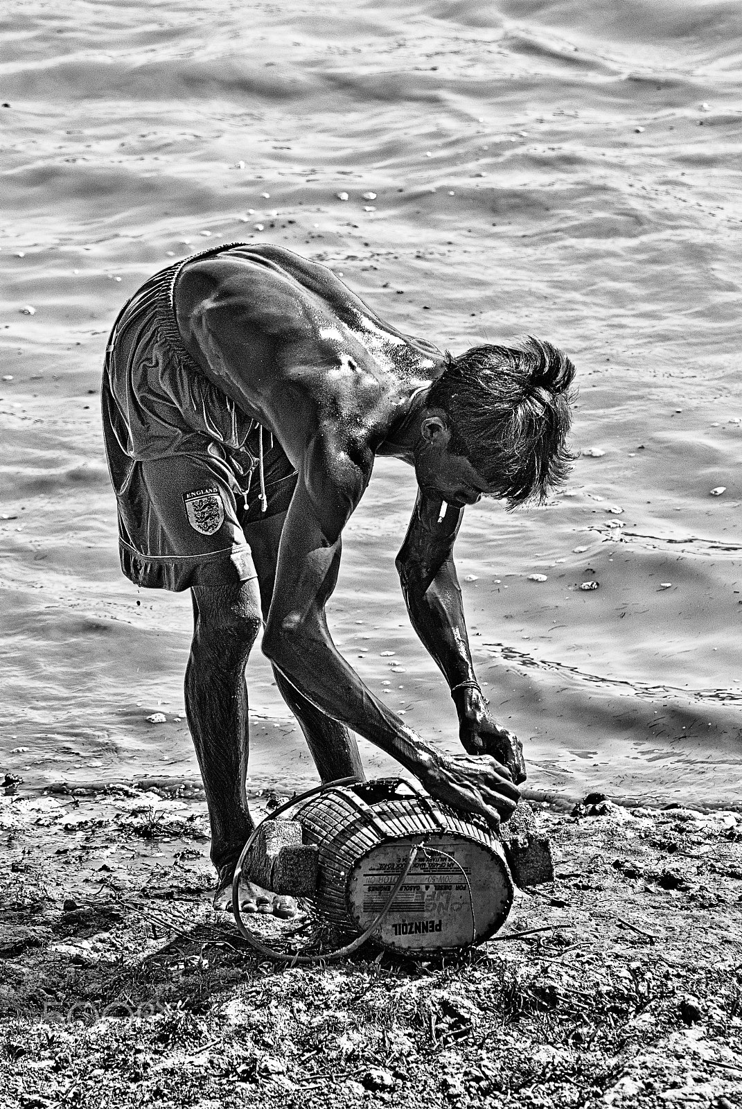 Nikon AF-Nikkor 80-200mm F2.8D ED sample photo. Fisherman photography