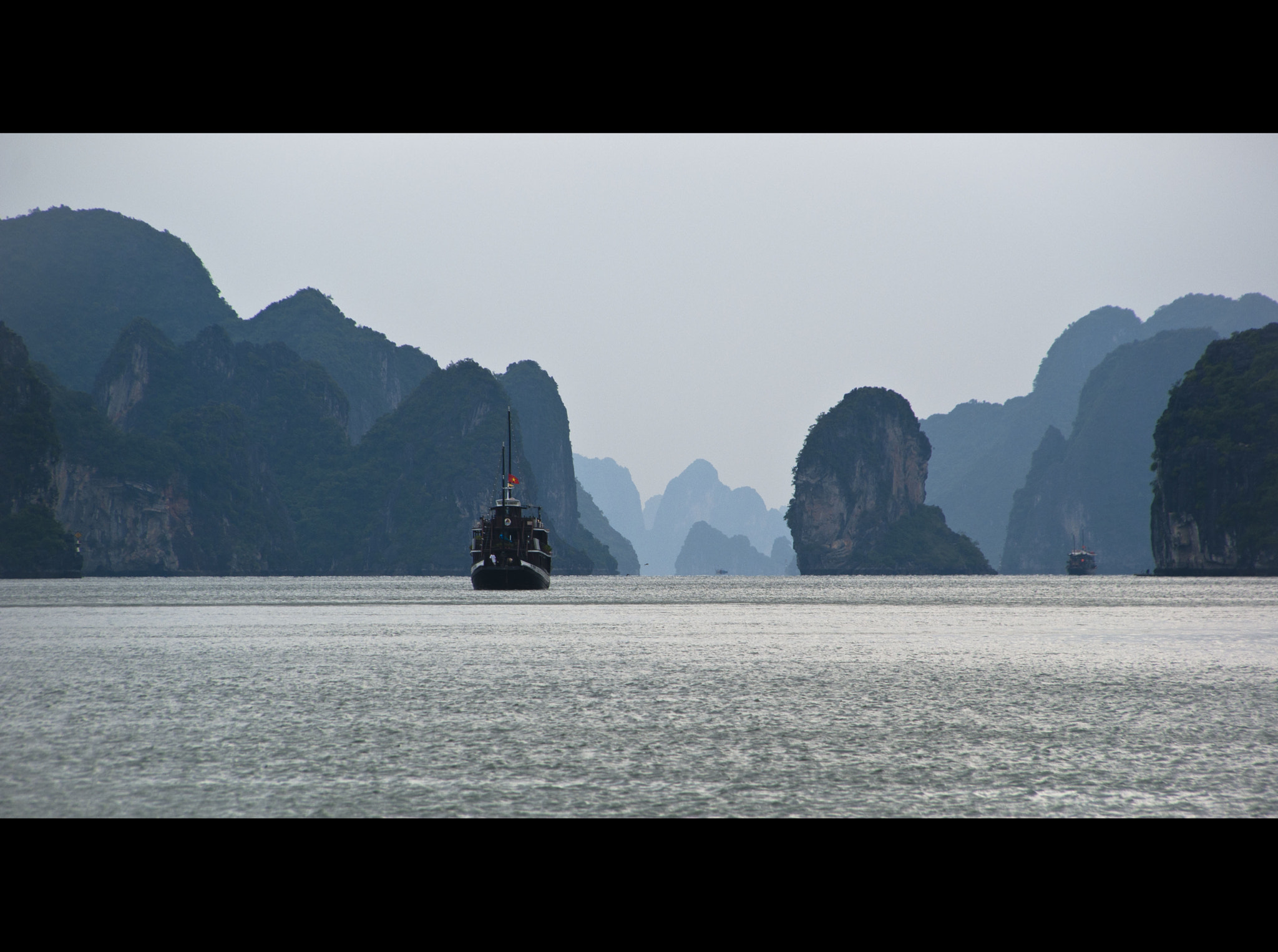 Sony Alpha DSLR-A230 sample photo. Halong bay photography