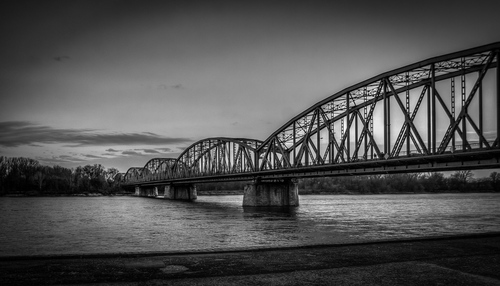 Canon EF-S 18-55mm F3.5-5.6 sample photo. Hdr bridge photography