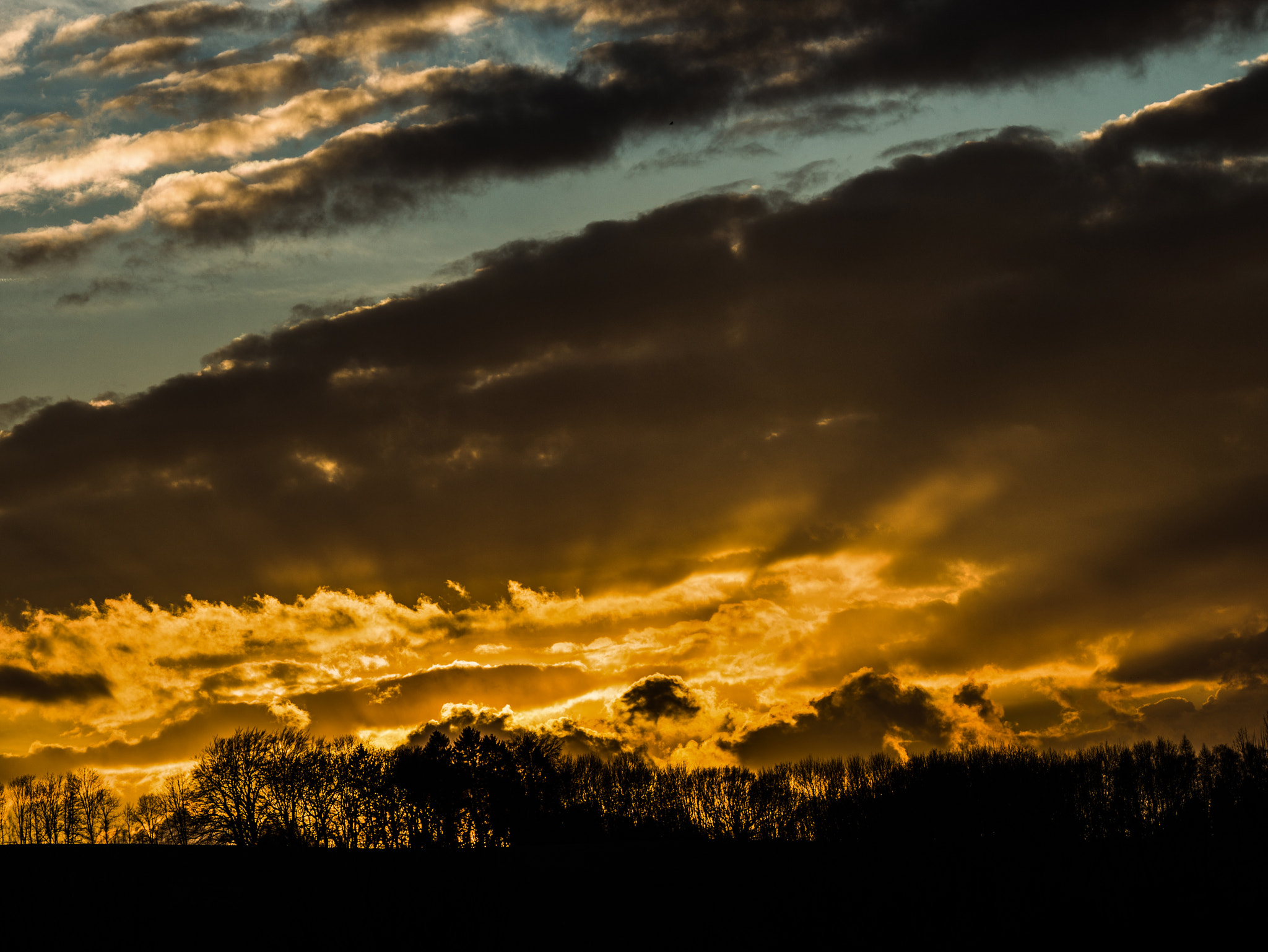 HC 210 sample photo. Nice evening sky photography