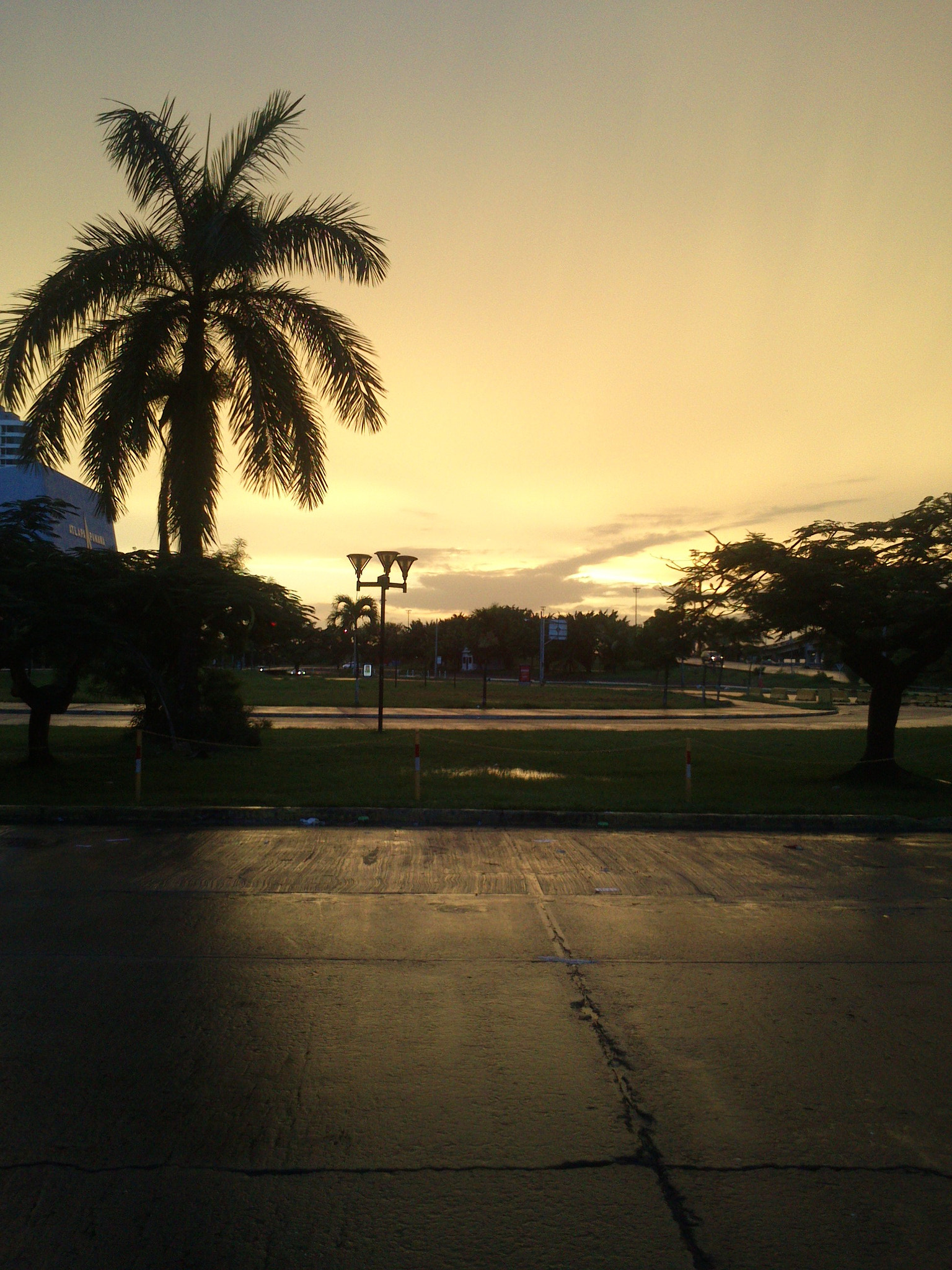 Sony Xperia U sample photo. A rainy morning in panama city photography