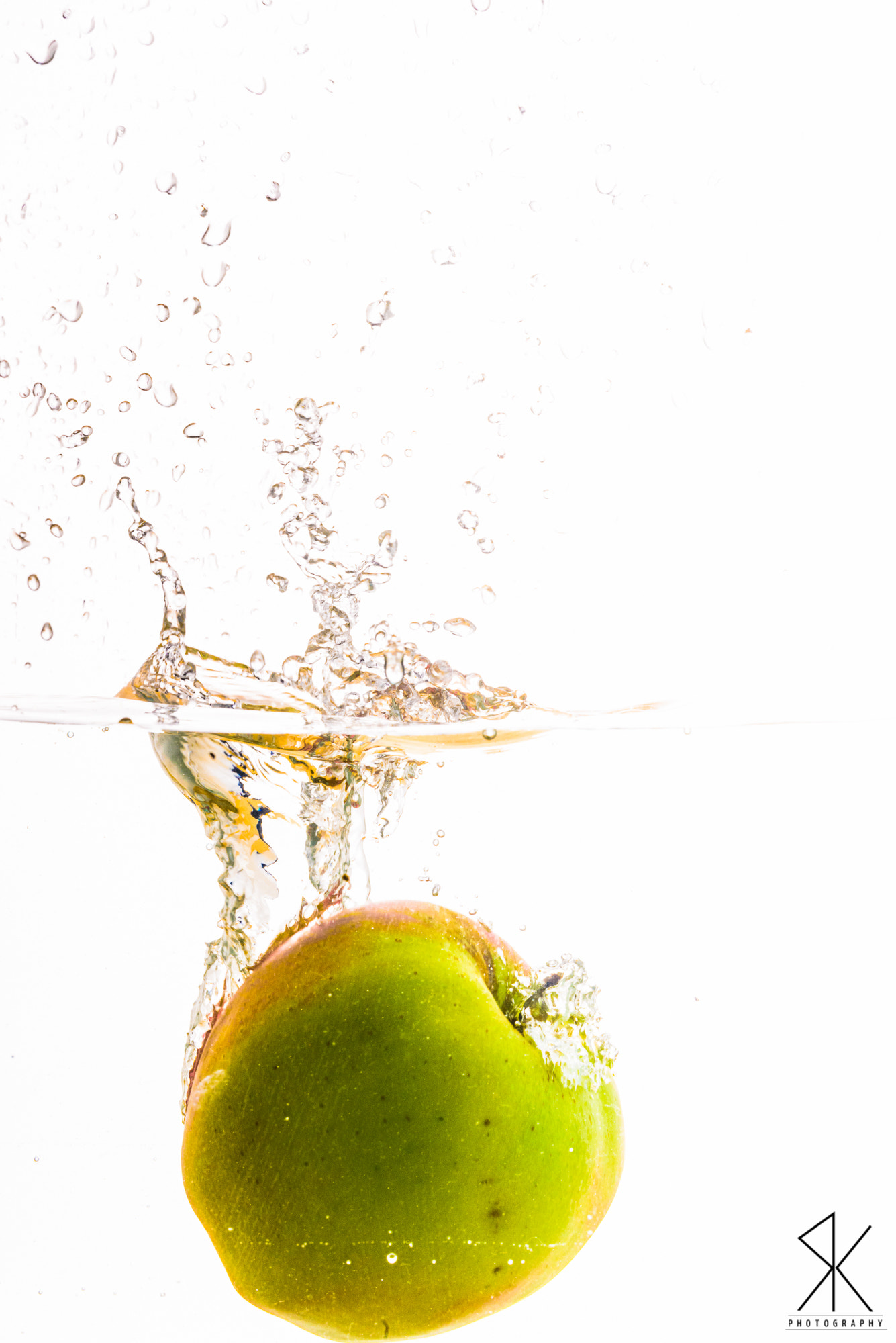 Sigma 150mm F2.8 EX DG Macro HSM sample photo. Apple splash 1 photography