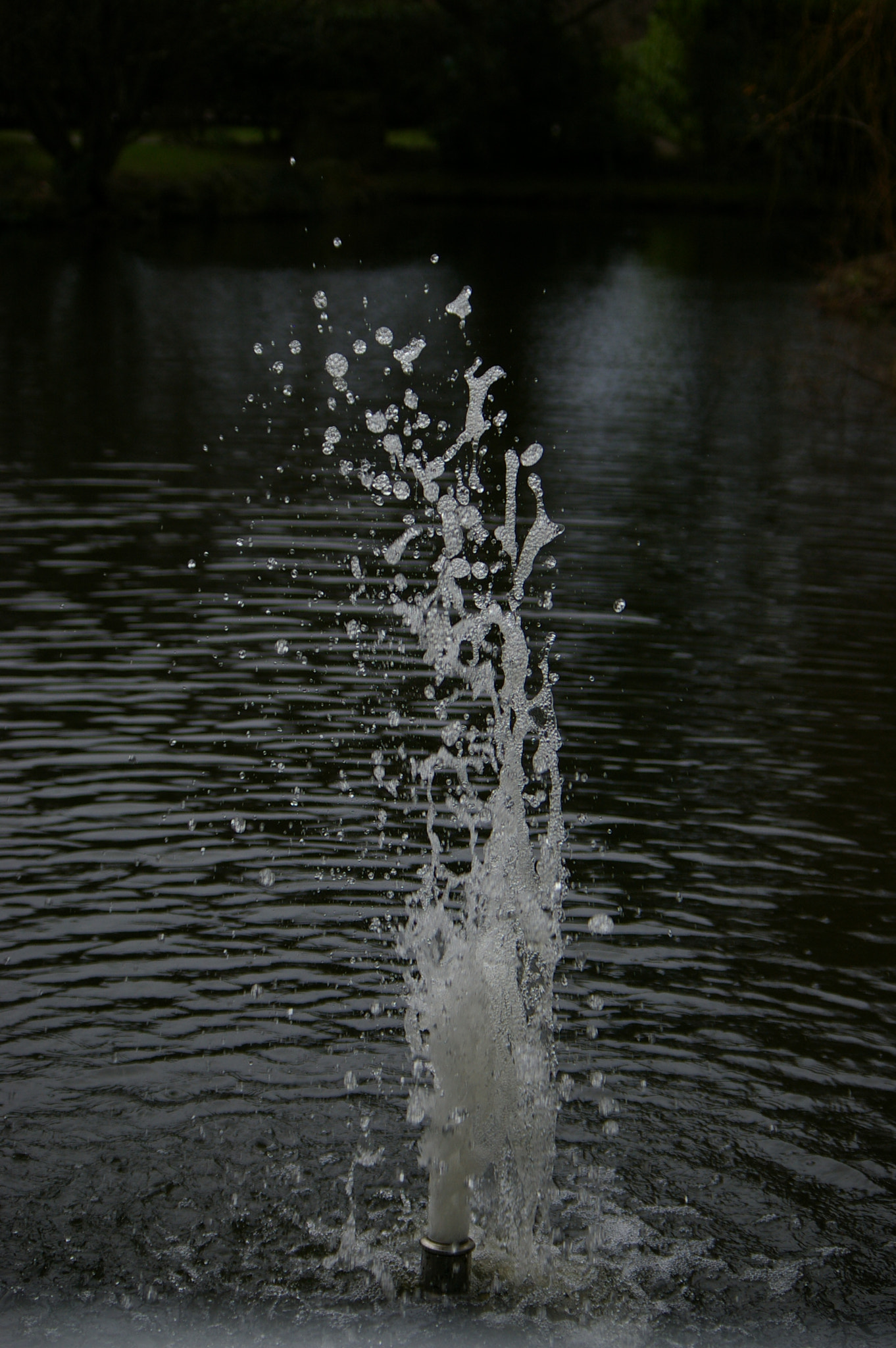 Pentax K100D + Pentax smc DA 50-200mm F4-5.6 ED sample photo. Fountain photography