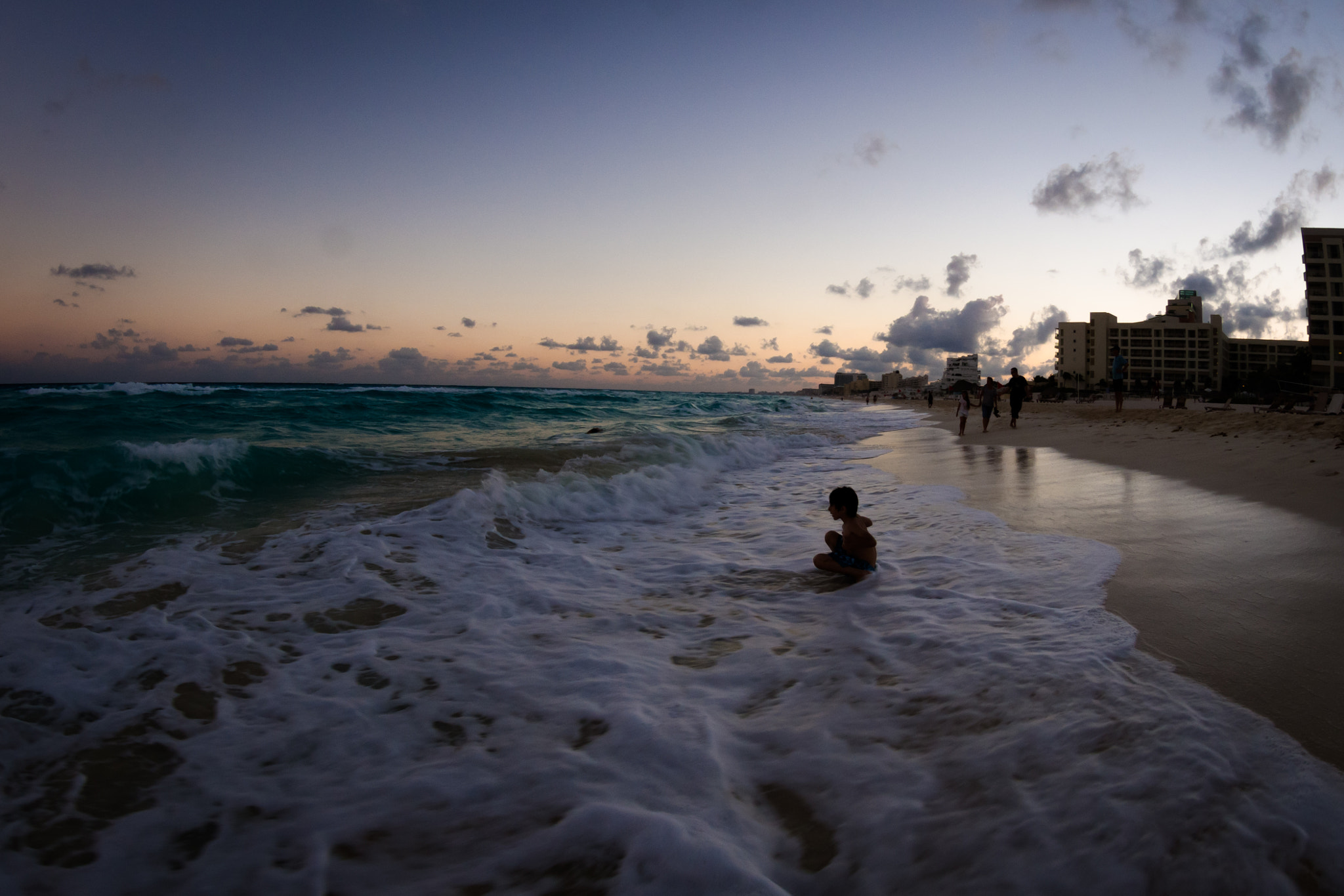 Olympus OM-D E-M5 + LUMIX G FISHEYE 8/F3.5 sample photo. The child in the water photography
