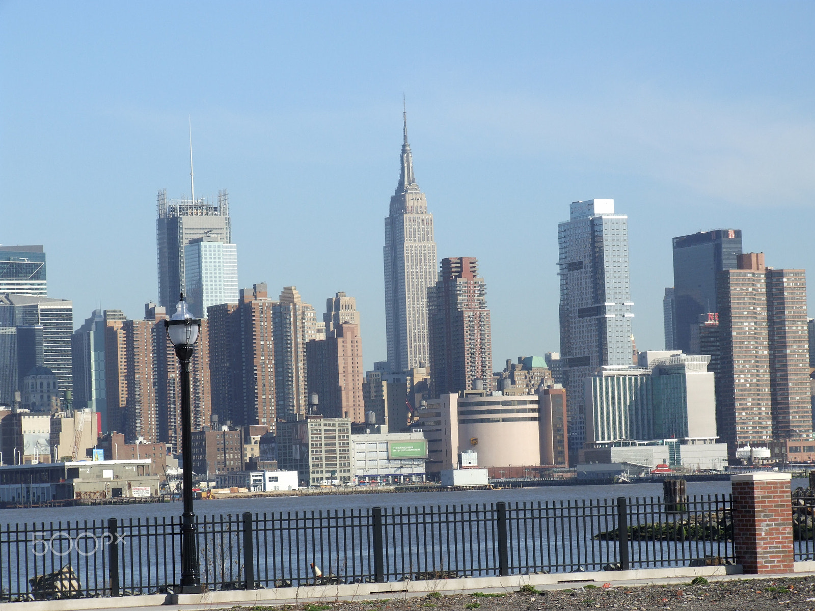 Fujifilm FinePix S9100 sample photo. Empire state building skyline photography