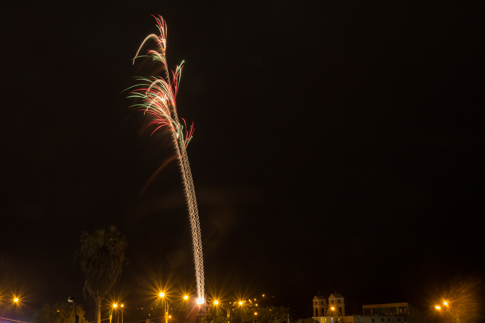 Sigma 17-70mm F2.8-4 DC Macro OS HSM sample photo. Disco volador... photography