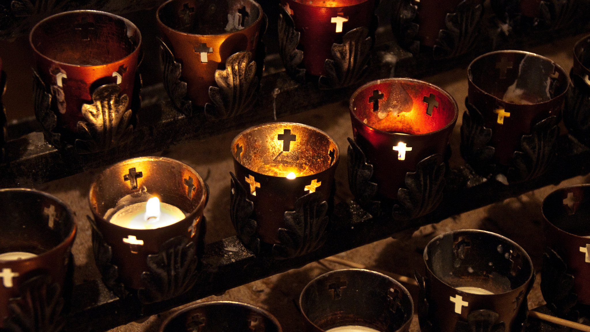 Nikon D300 + Sigma 18-125mm F3.8-5.6 DC OS HSM sample photo. Santa fe san miguel church candles photography