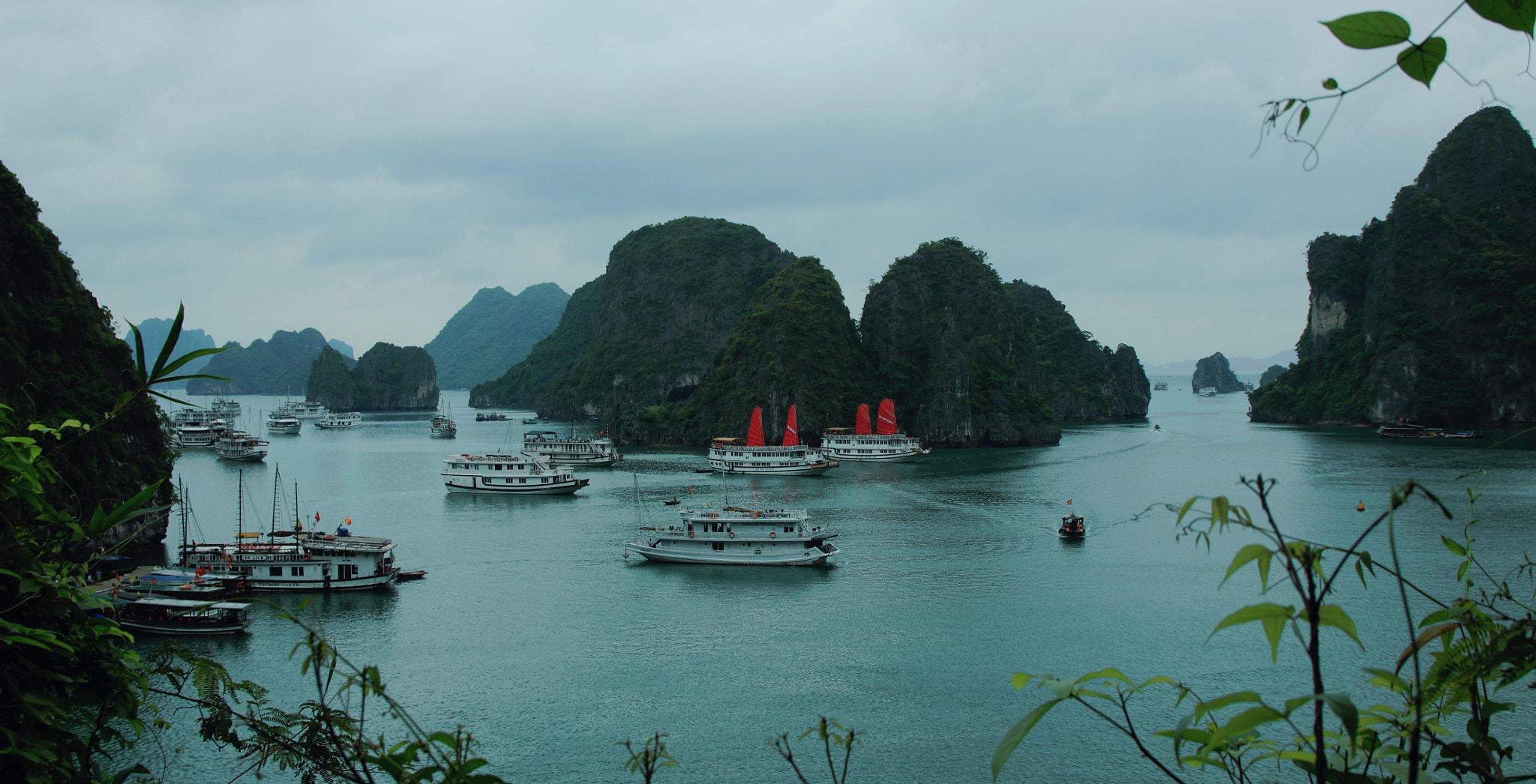 Canon EOS 550D (EOS Rebel T2i / EOS Kiss X4) sample photo. Halong magical morning photography