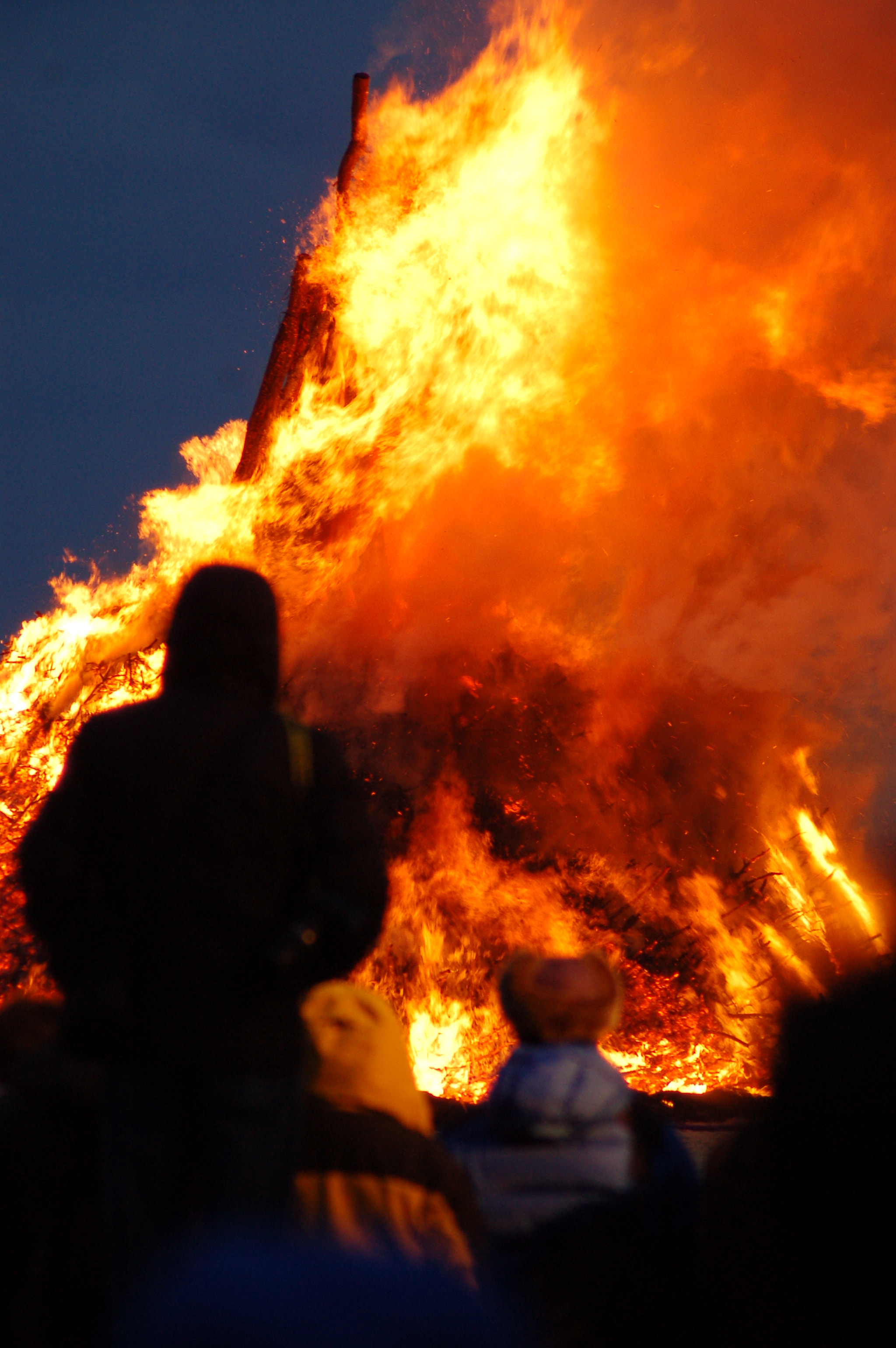 Nikon D50 sample photo. Fire (nikon d50 f/4.8 1/125) photography